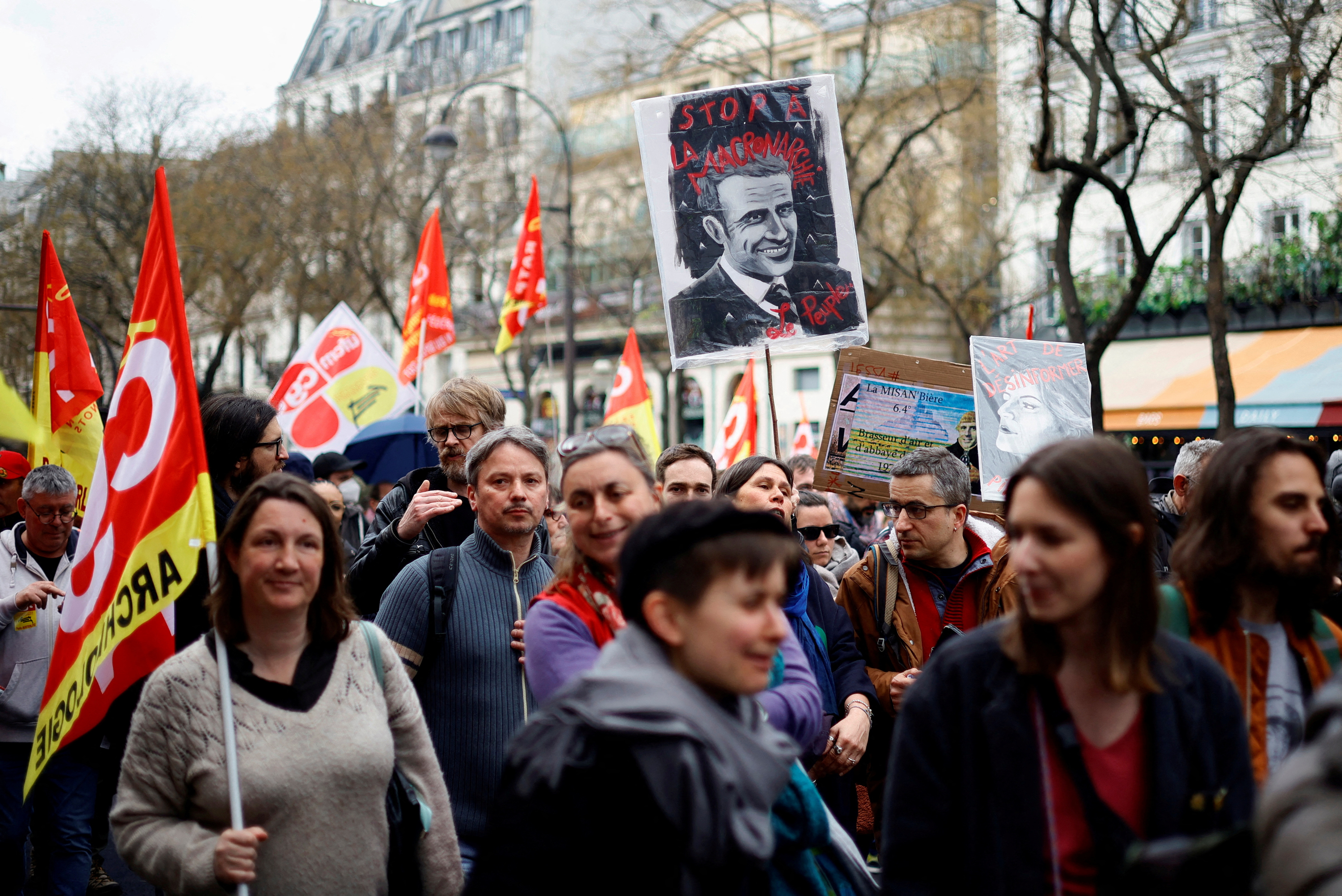 митинги в париже