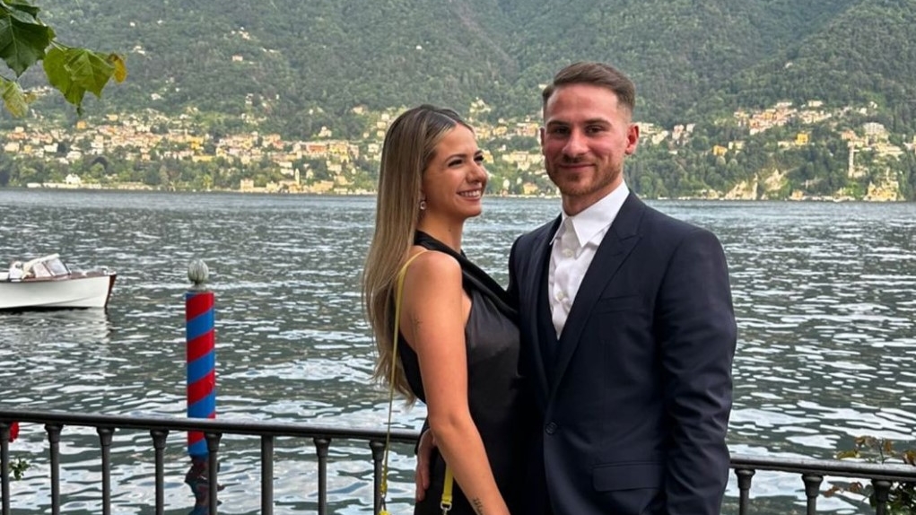 Alexis Mac Allister presentó oficialmente a su nueva novia en la boda de Lautaro Martínez: su mensaje en las redes