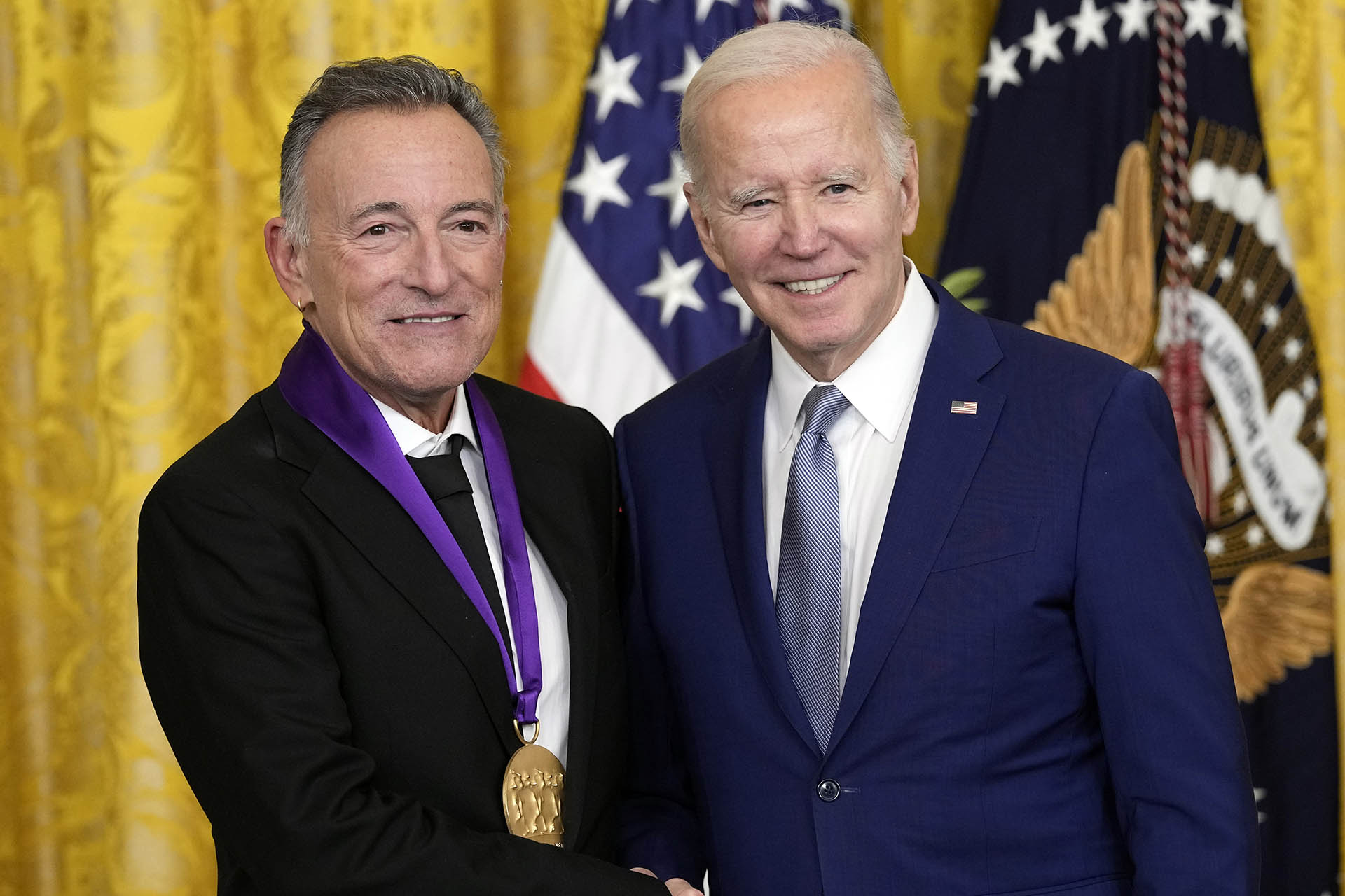Joe Biden homenajeó a Bruce Springsteen y otras personalidades de Estados Unidos con la Medalla Nacional de las Artes y la de Humanidades