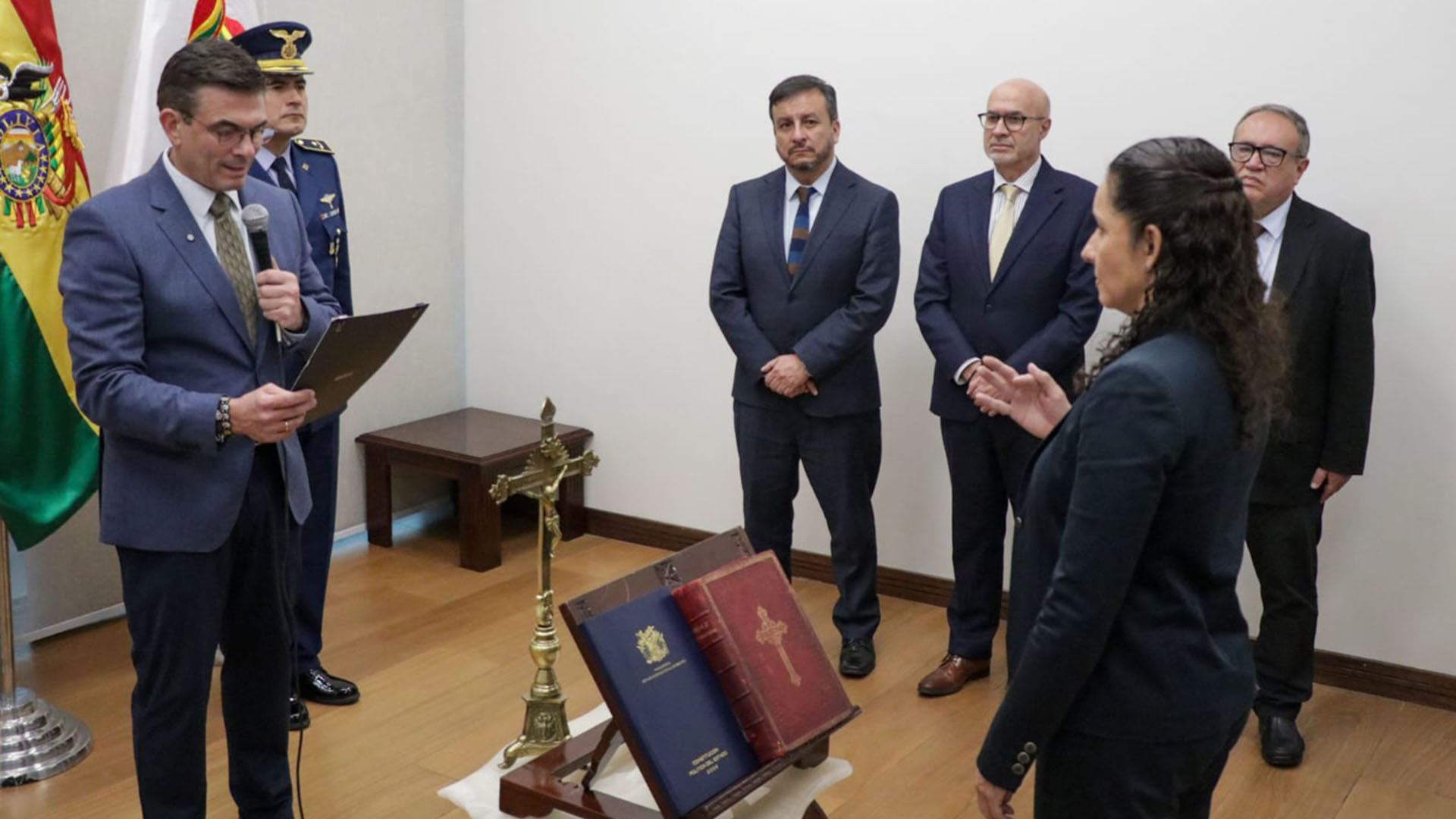 Bolivia cambia al presidente de la estatal YPFB en medio del escándalo por el combustible 