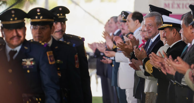 En su informe por dos años de gobierno, López Obrador dijo que los militares están inaugurando una etapa nueva durante su presidencia (Foto: lopezobrador.org.mx)