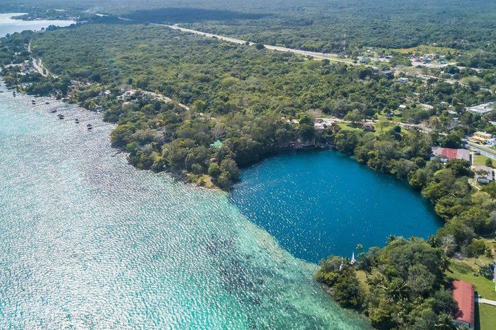 El Cenote Esmeralda recibe este nombre por el color de sus aguas Foto: Instagram @grupo_daxi