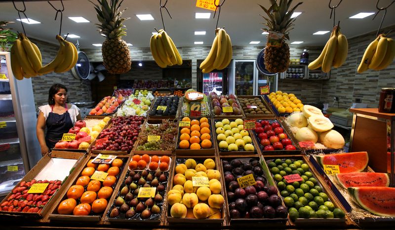 Durante el 2020, las frutas y verduras aumentaron en torno al 60% respecto del año anterior, frente a una inflación general del 36,1 por ciento (Reuters)