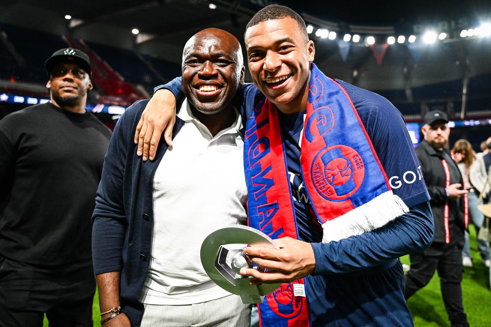 El padre de Kylian Mbapp&eacute; detall&oacute; el sacrificio detr&aacute;s de la carrera de su hijo: 