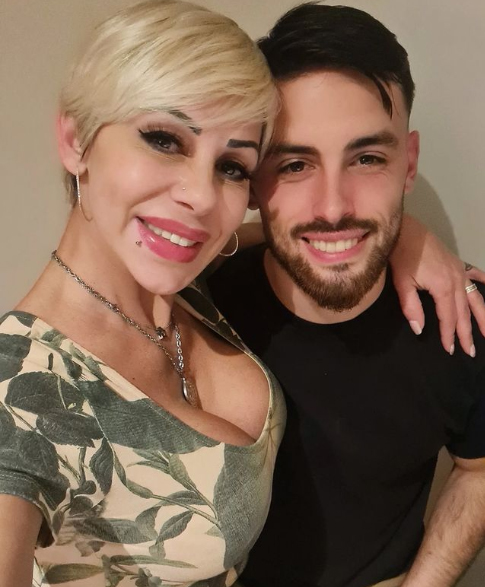 Mónica Farro y su hijo Diego, de 28 años