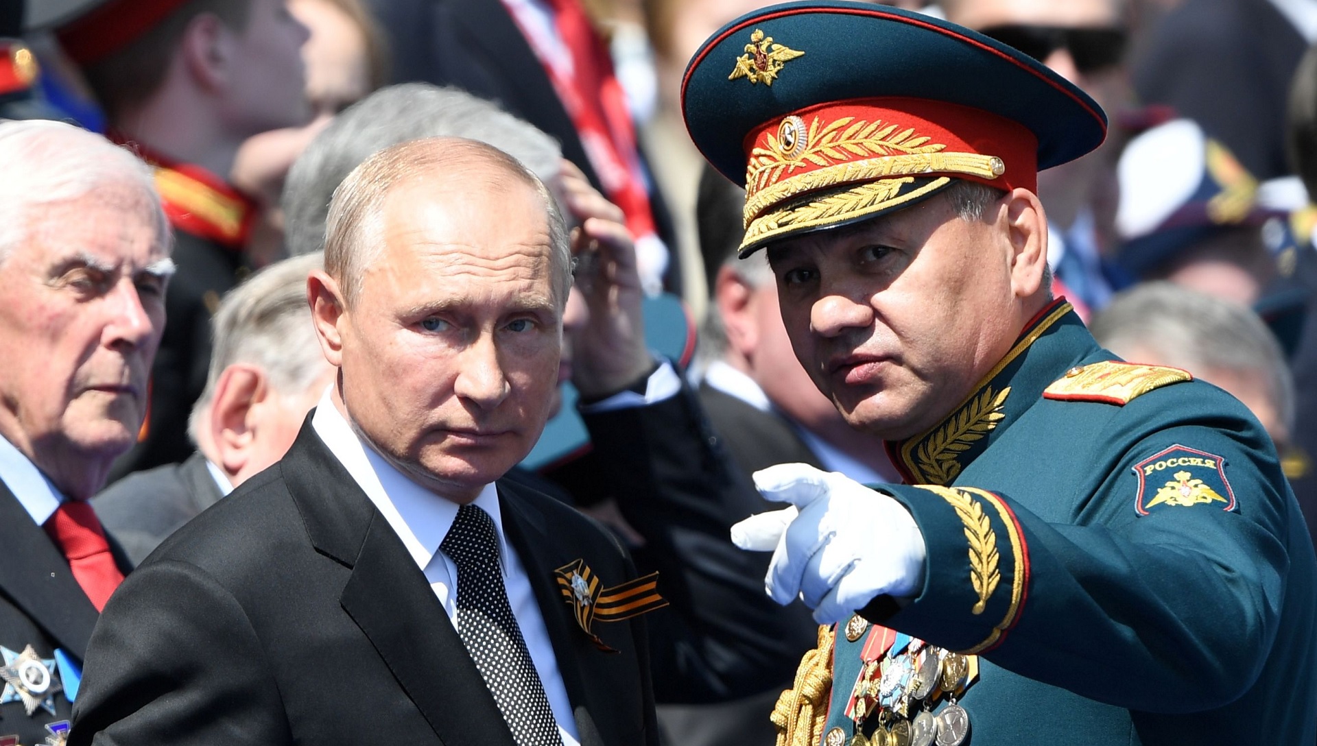 Vladimir Putin y su ministro de Defensa, Sergei Shoigu 