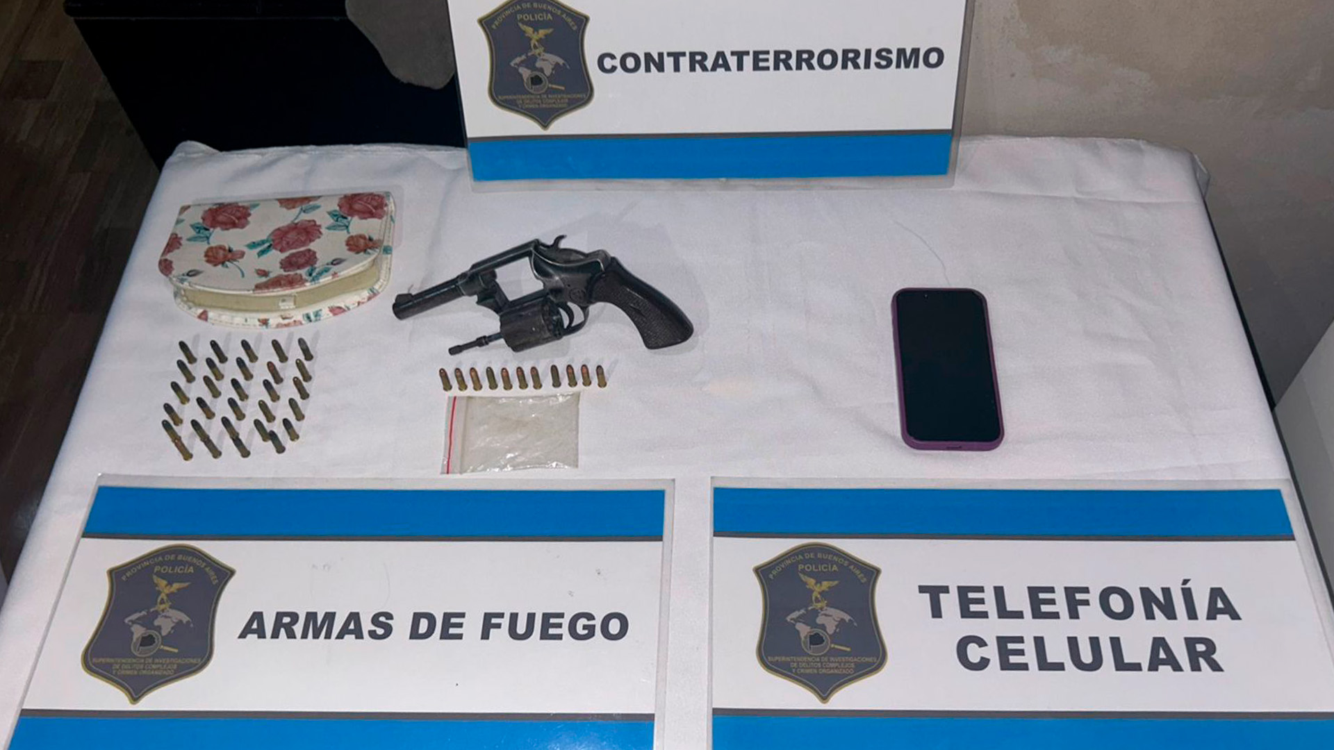 Amenazas escolares: allanaron las casas de dos adolescentes en Jos&eacute; C. Paz y secuestraron un rev&oacute;lver