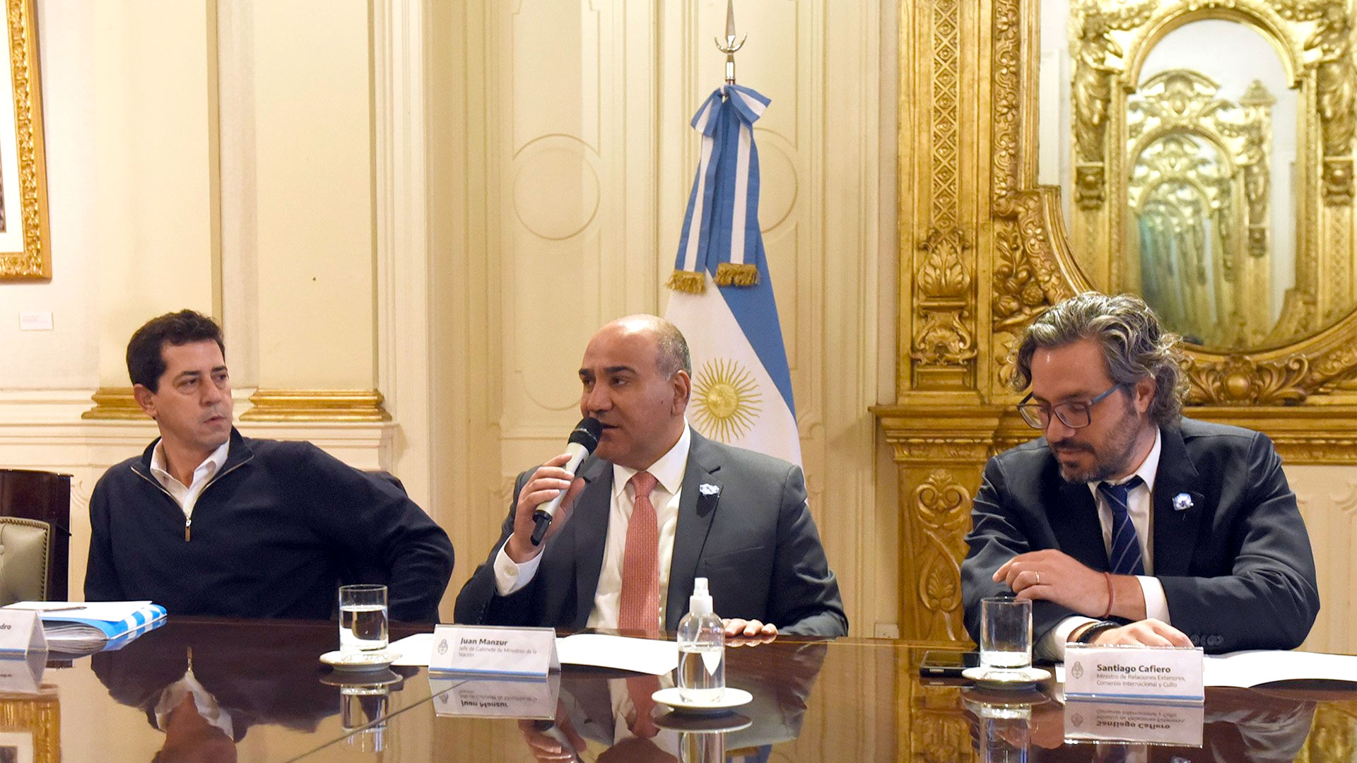 Juan Manzur preside la reunión de Gabinete