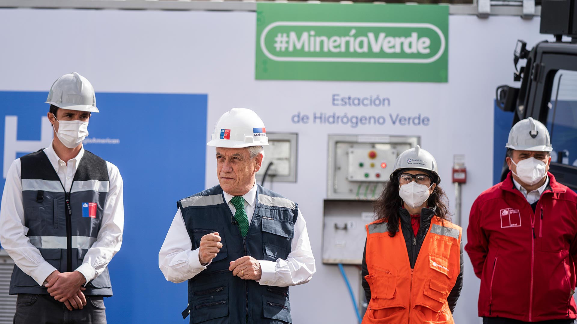 El Presidente de Chile, Sebastián Piñera dando el vamos a la generación de la primera molécula de hidrógeno verde. Fuente de imagen: http://energia.gob.cl