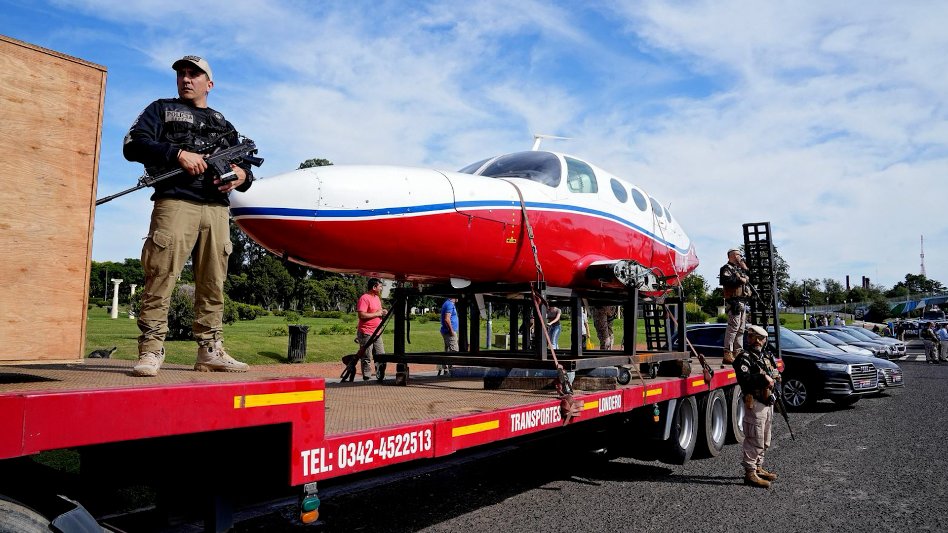 Autos de alta gama, motos y un avi&oacute;n: el gobierno de Santa Fe remata 150 bienes incautados al delito