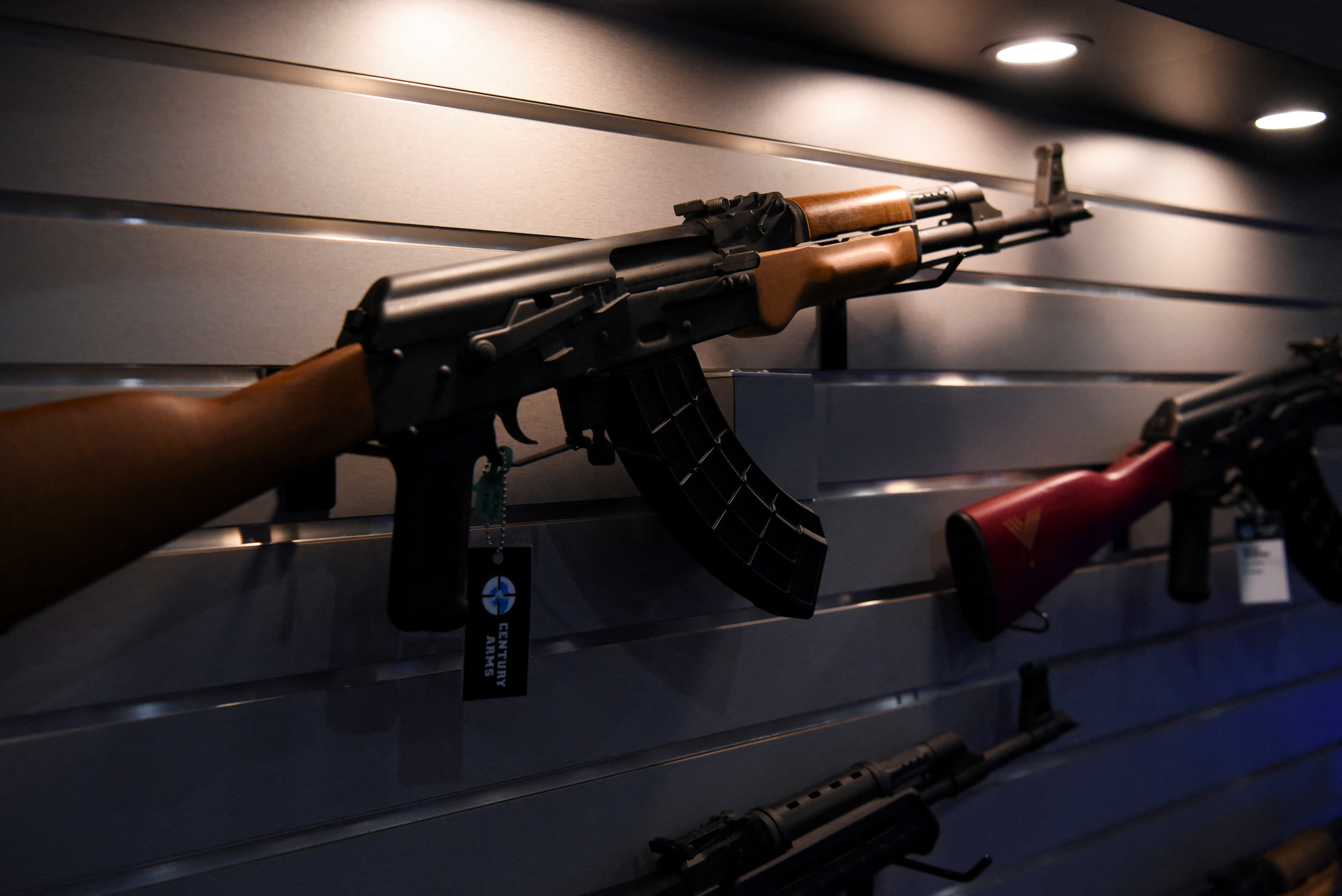 Un AK-47 en una convención de la Asociación de Armas de Estados Unidos en Texas (REUTERS/Callaghan O'Hare)