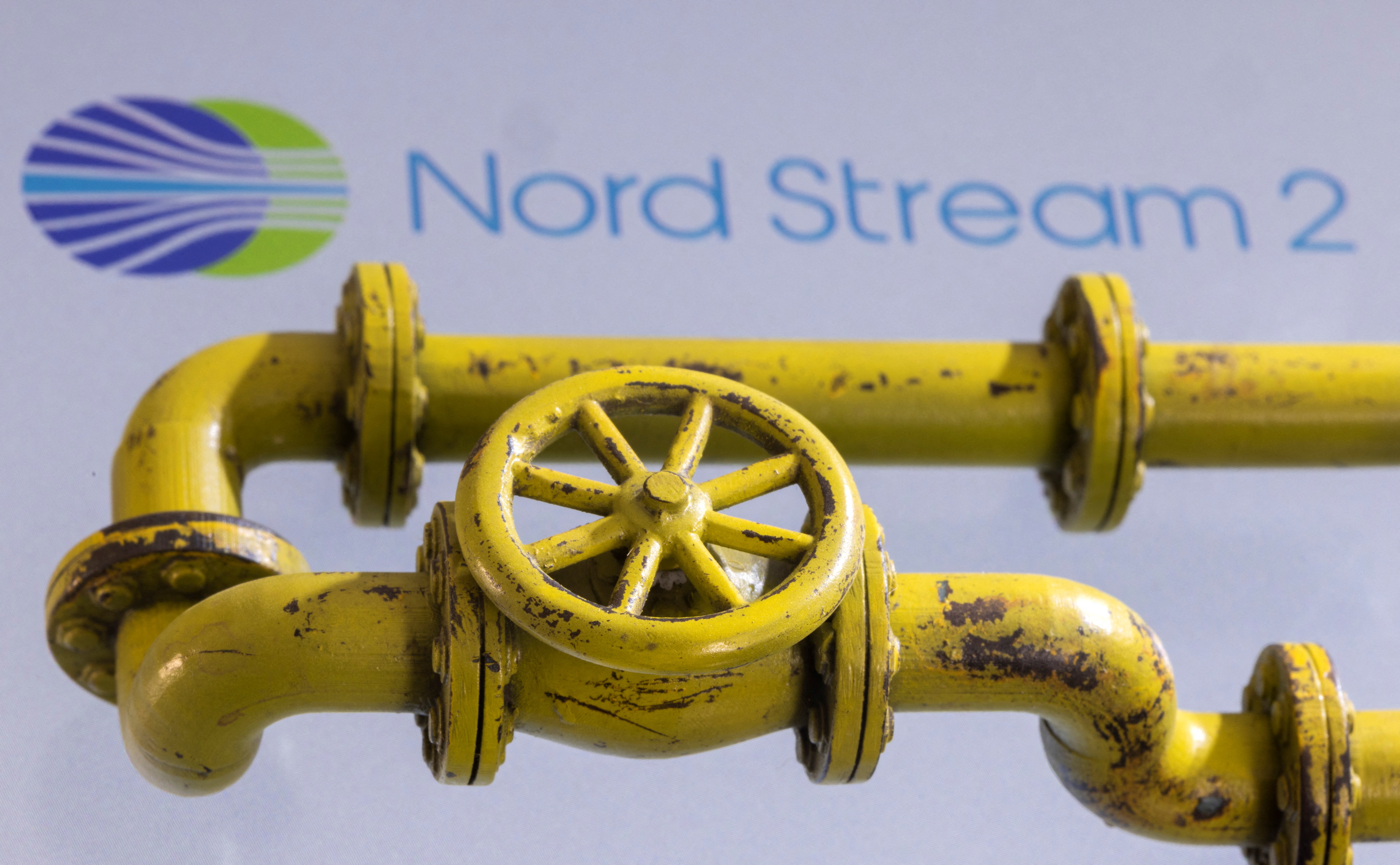 Biden prometió cerrar el gasoducto Nord Stream en caso de una invasión rusa a Ucrania (REUTERS/Dado Ruvic/Illustration)