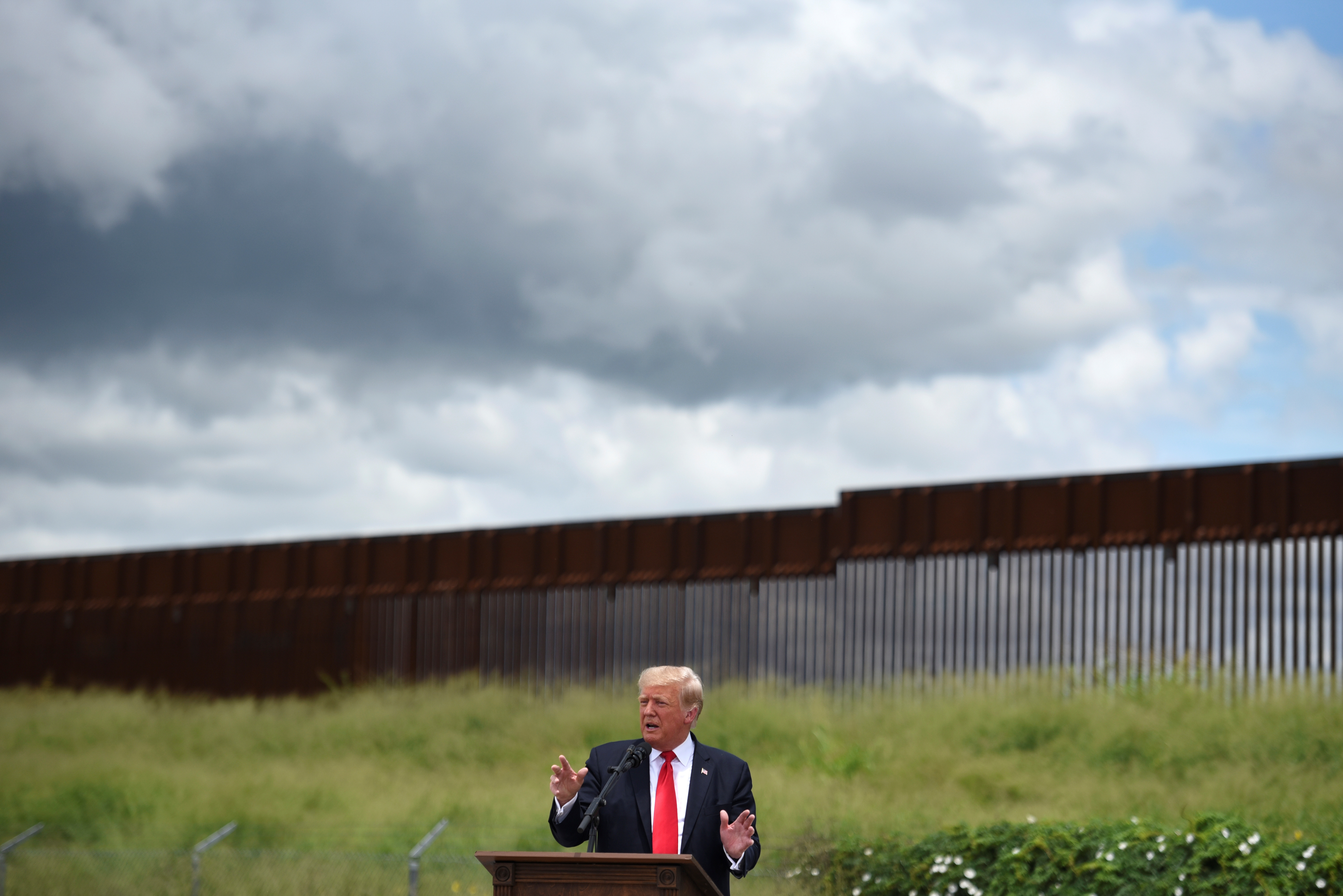 El ex presidente Donald Trump visitó un fragmento no finalizado del muro en Pharr, Texas, en junio (Foto: REUTERS/Callaghan O'Hare)
