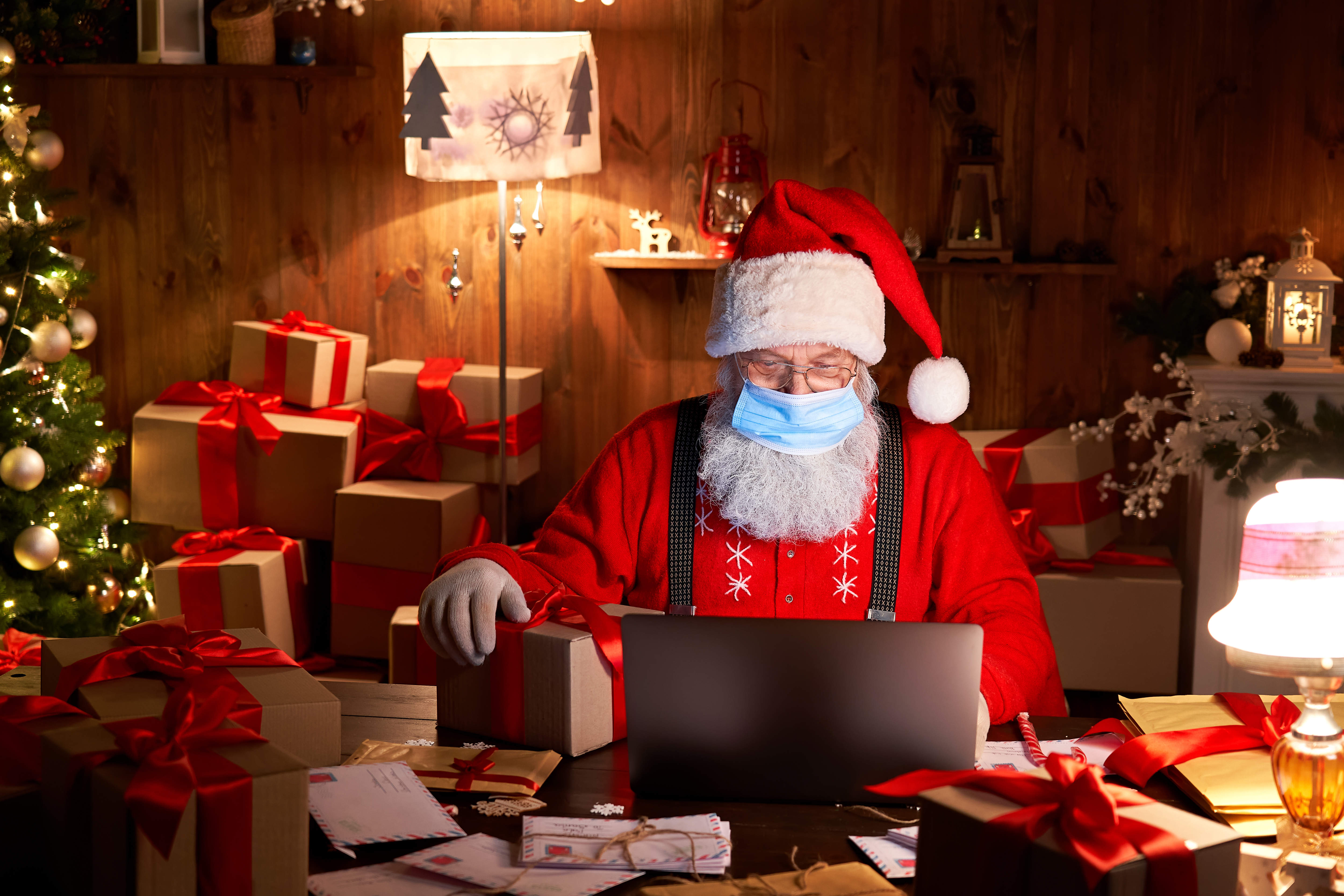 Los expertos señalaron que la Navidad no es un momento para relajar las medidas de prevención frente a la pandemia (Shutterstock)