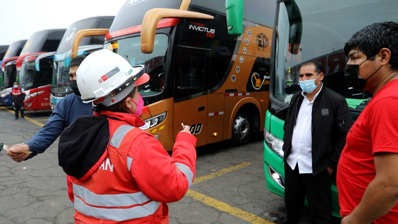 Si el conductor acumula 100 puntos por primera vez se le suspenderá la licencia por seis meses.