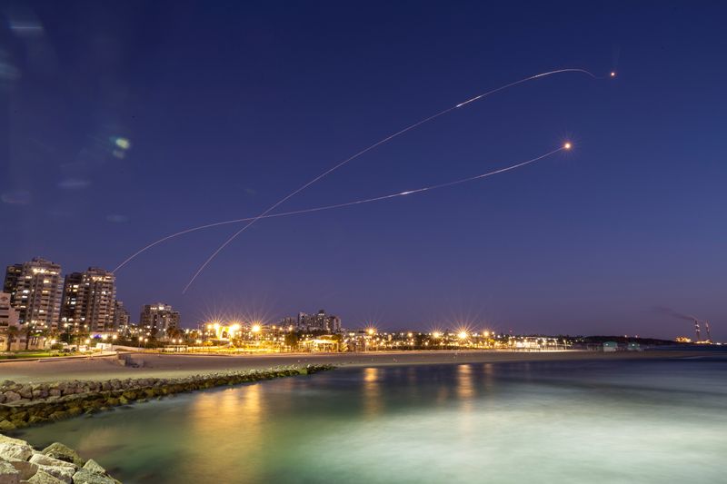 El grupo Hamás lanzó un cohete este viernes hacia Israel que fue interceptado (FOTO: REUTERS)