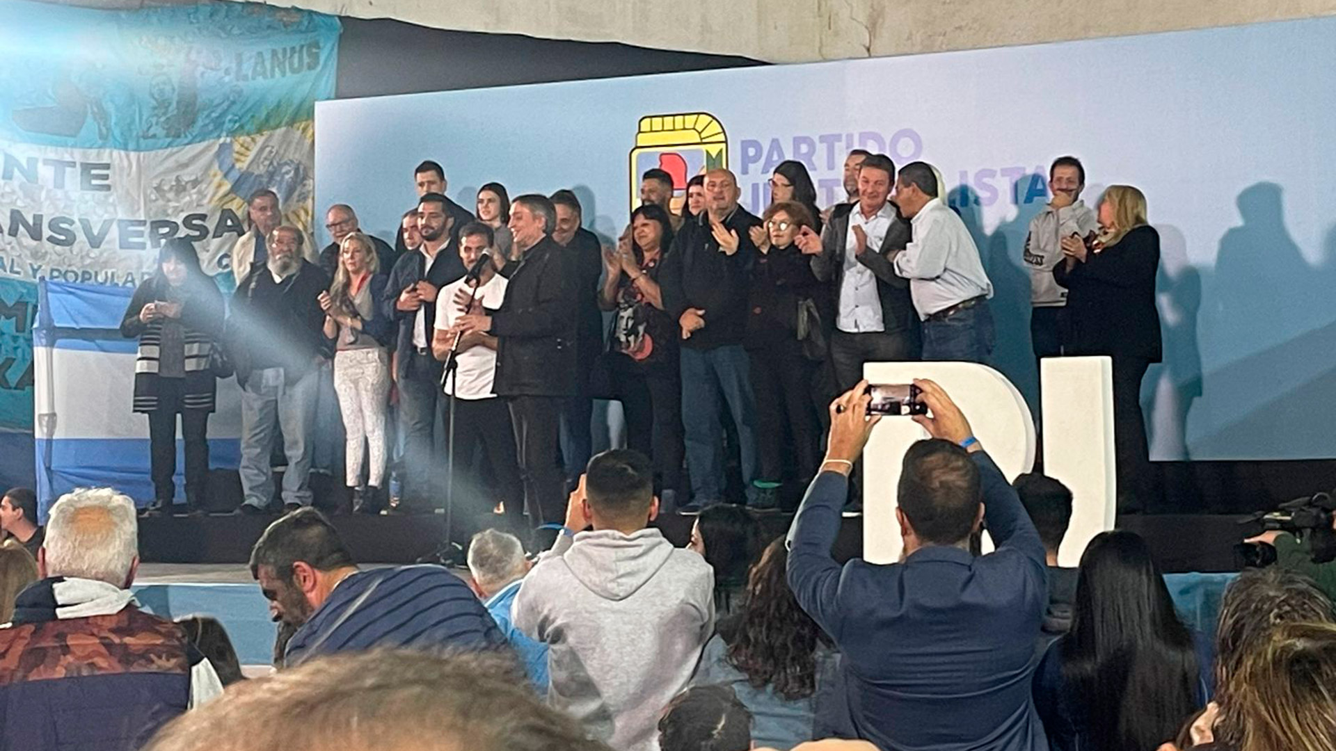 El diputado Máximo Kirchner brindó un discurso en un evento peronista realizado ayer en el partido bonaerense de Lanús. 