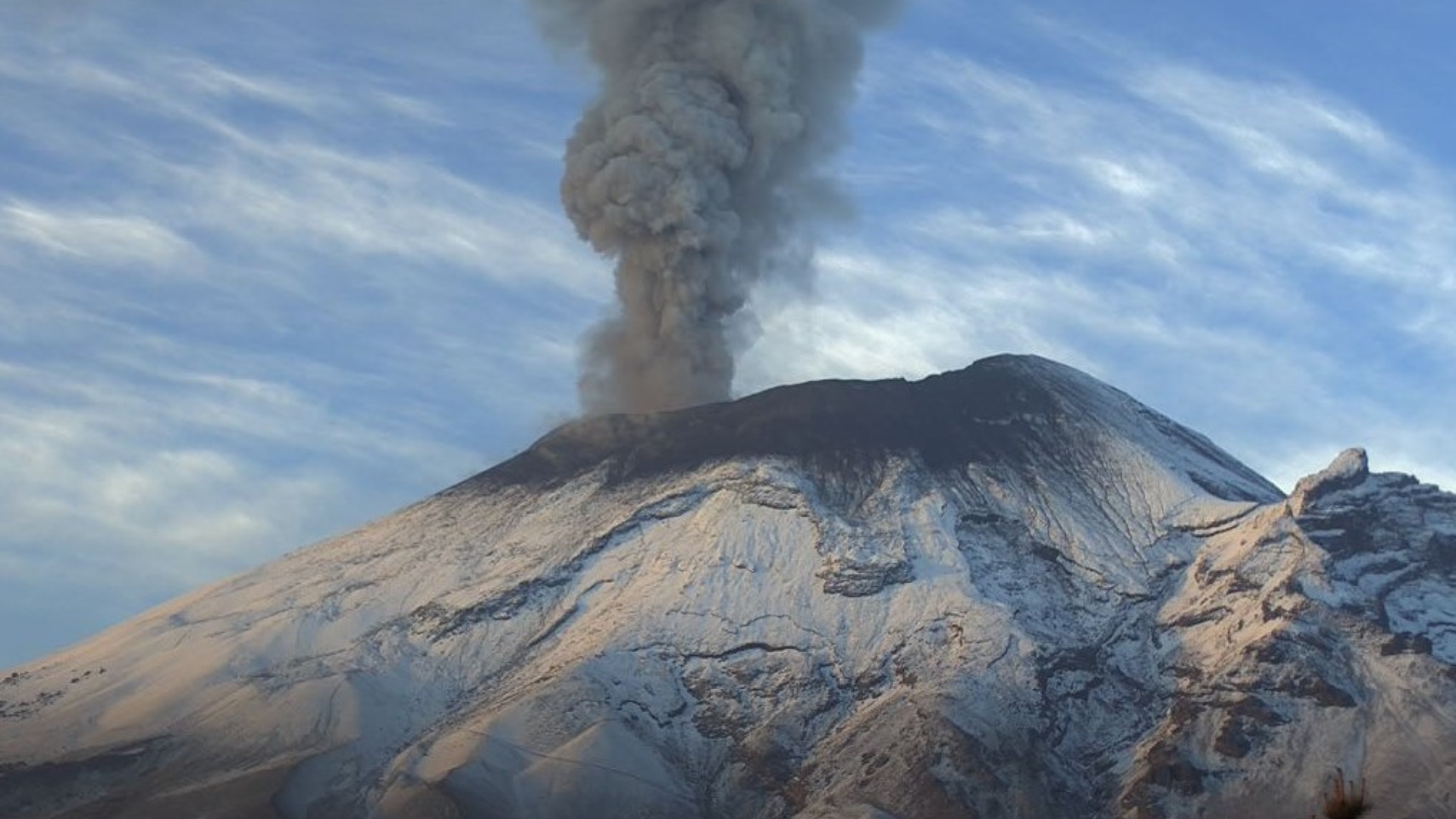 Volcán Popocatépetl hoy 23 de mayo: persisten emisiones de vapor y gas con bajo contenido de ceniza
