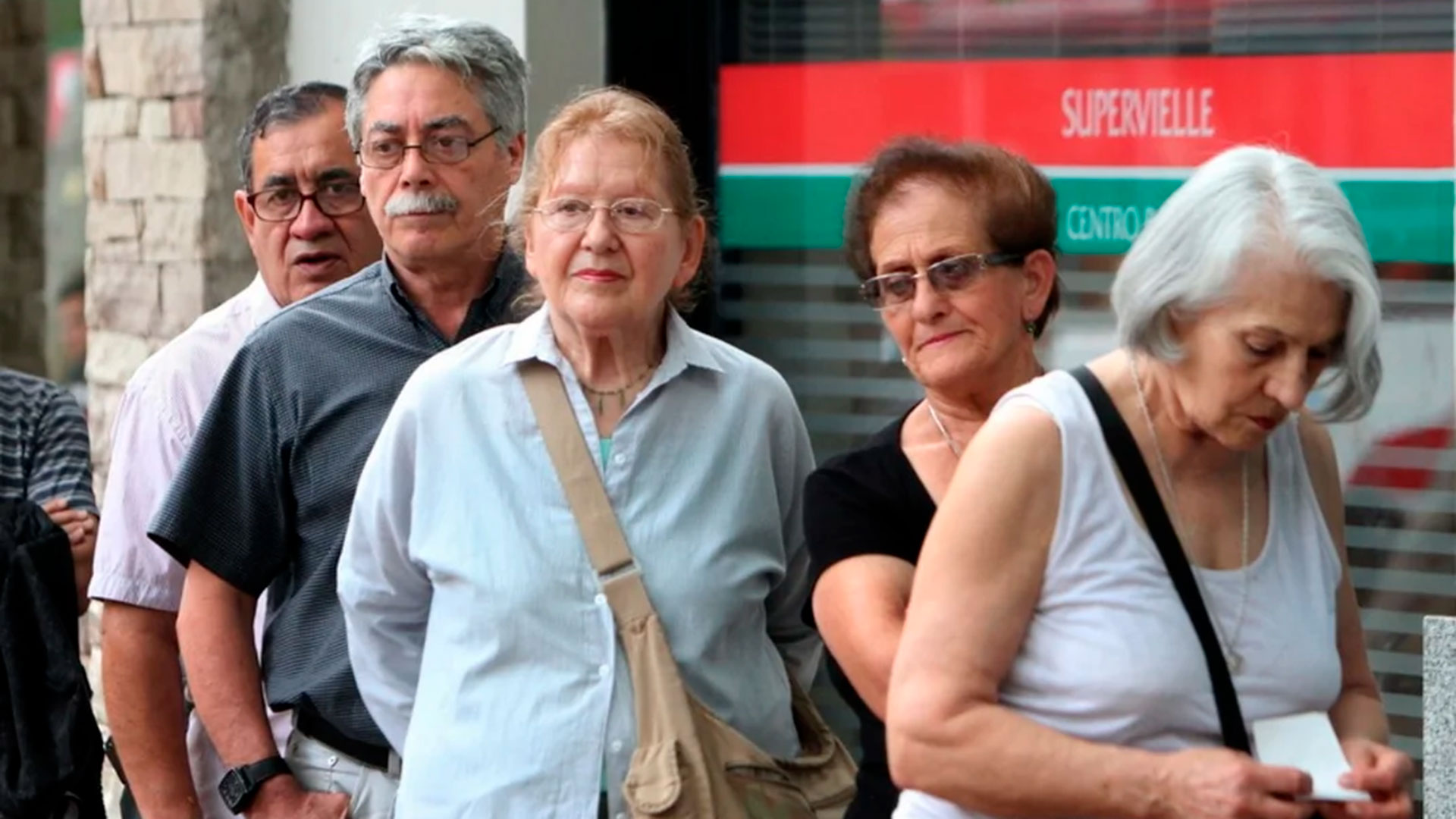 La canasta básica de los jubilados saltó a $1.200.000 y el haber mínimo cubre menos del 30%