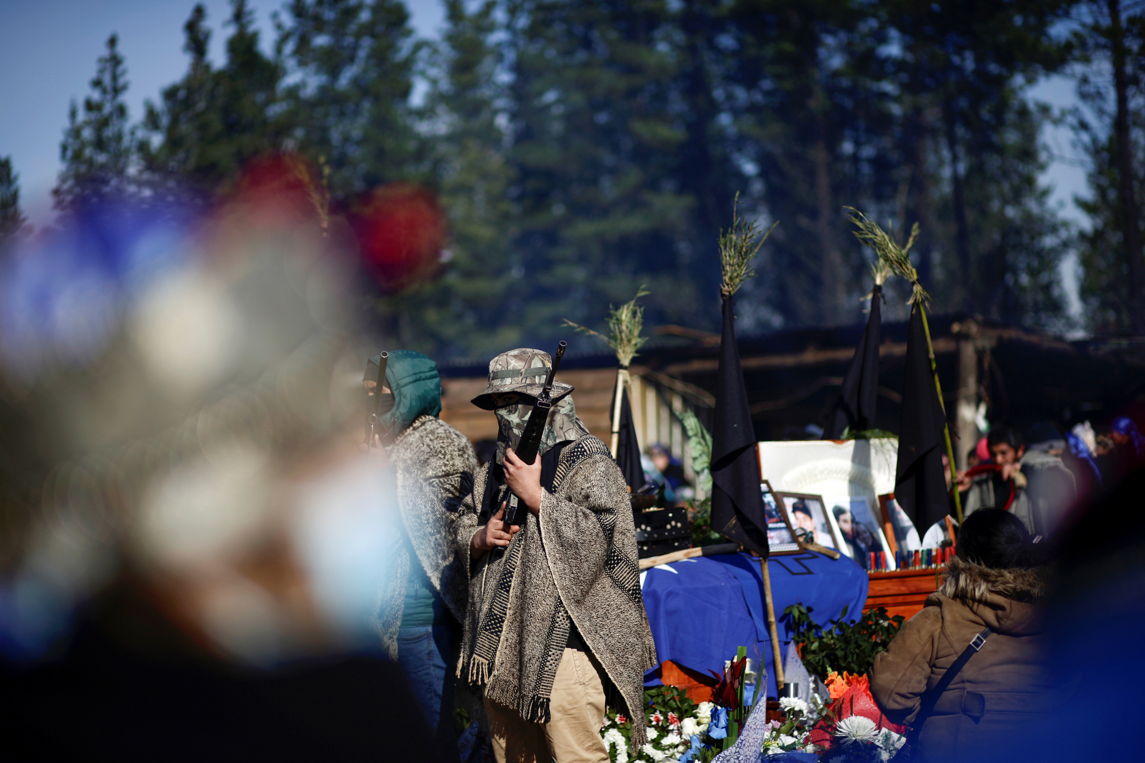 En la localidad de Lumaco se desarrollaron los funerales de Pablo Marchant, un integrante de la CAM muerto a manos de Carabineros de Chile el 2021. REUTERS/Juan Gonzalez