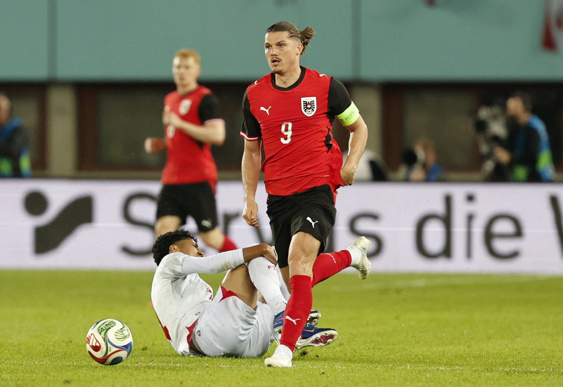 Austria, rival de Argentina en el Mundial, le gan&oacute; a T&uacute;nez pese a jugar con diez hombres: la incre&iacute;ble chance que fall&oacute;