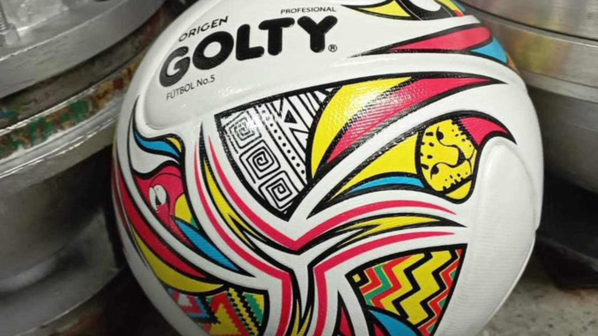 Imágenes de los balones del fútbol profesional colombiano