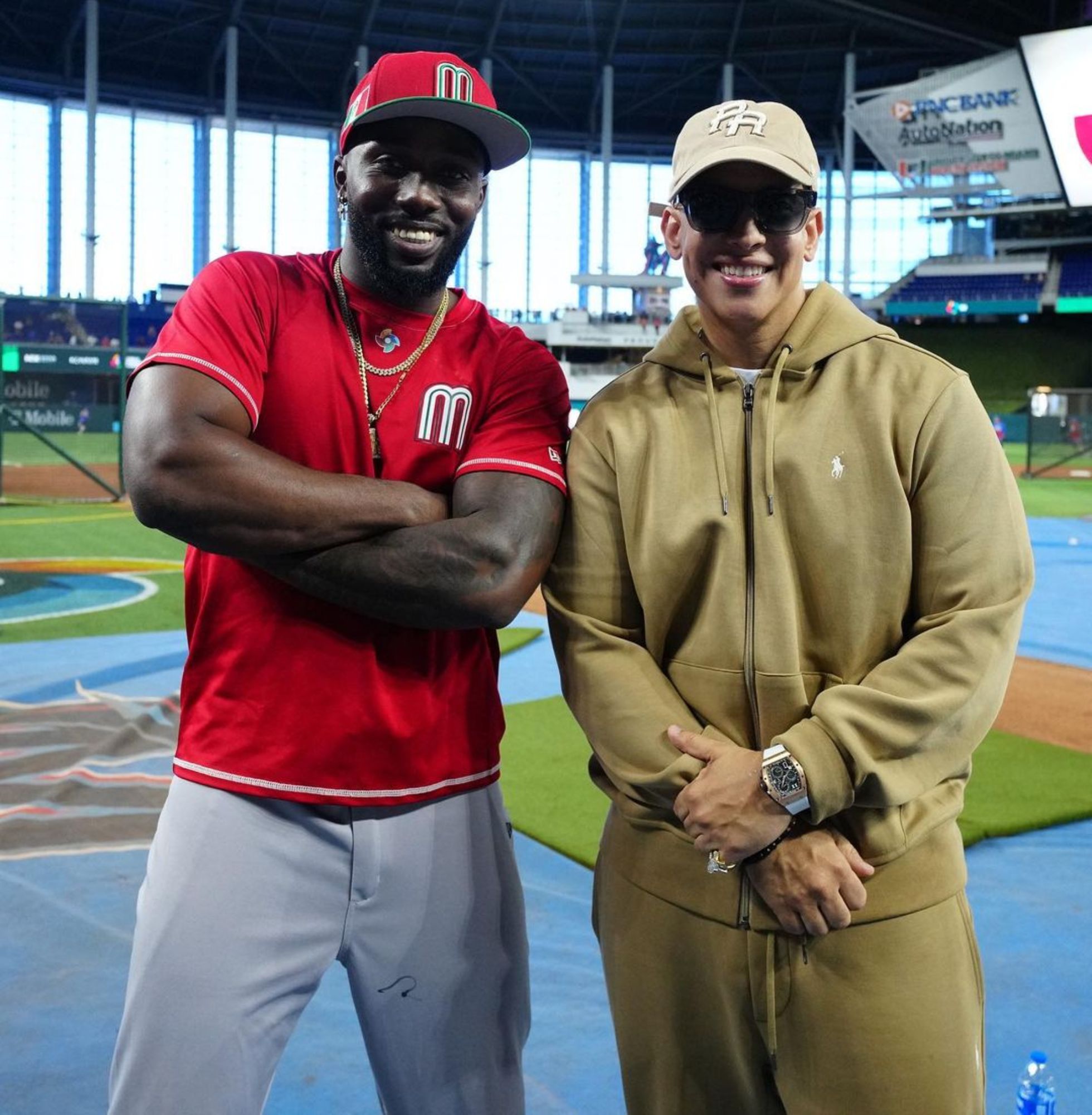 Randy Arozarena y Daddy Yankee, Clásico Mundial de Béisbol 2023. Foto: @MLB_Mexico