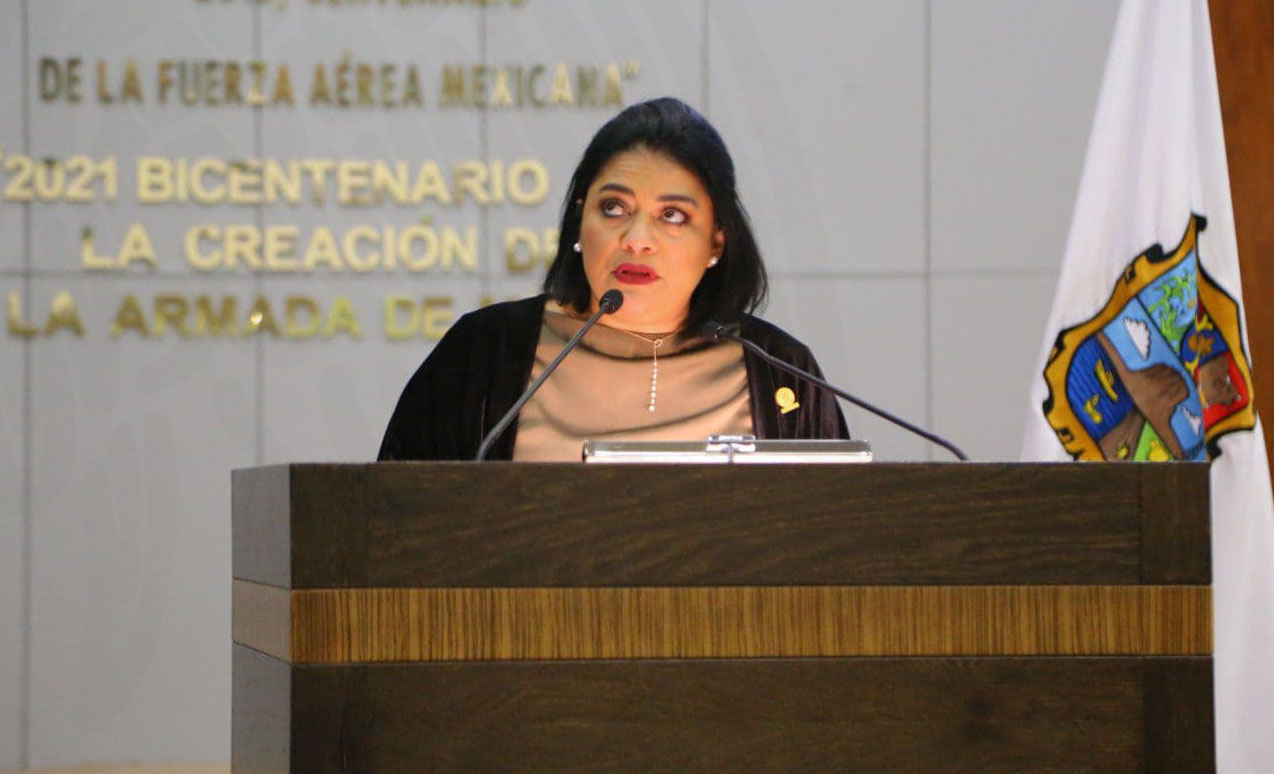 La supuesta sobrina de AMLO se convirtió el coordinadora de Morena en el Congreso de Tamaulipas el pasado 23 de marzo (Foto: Twitter/@Ursula_PSM)