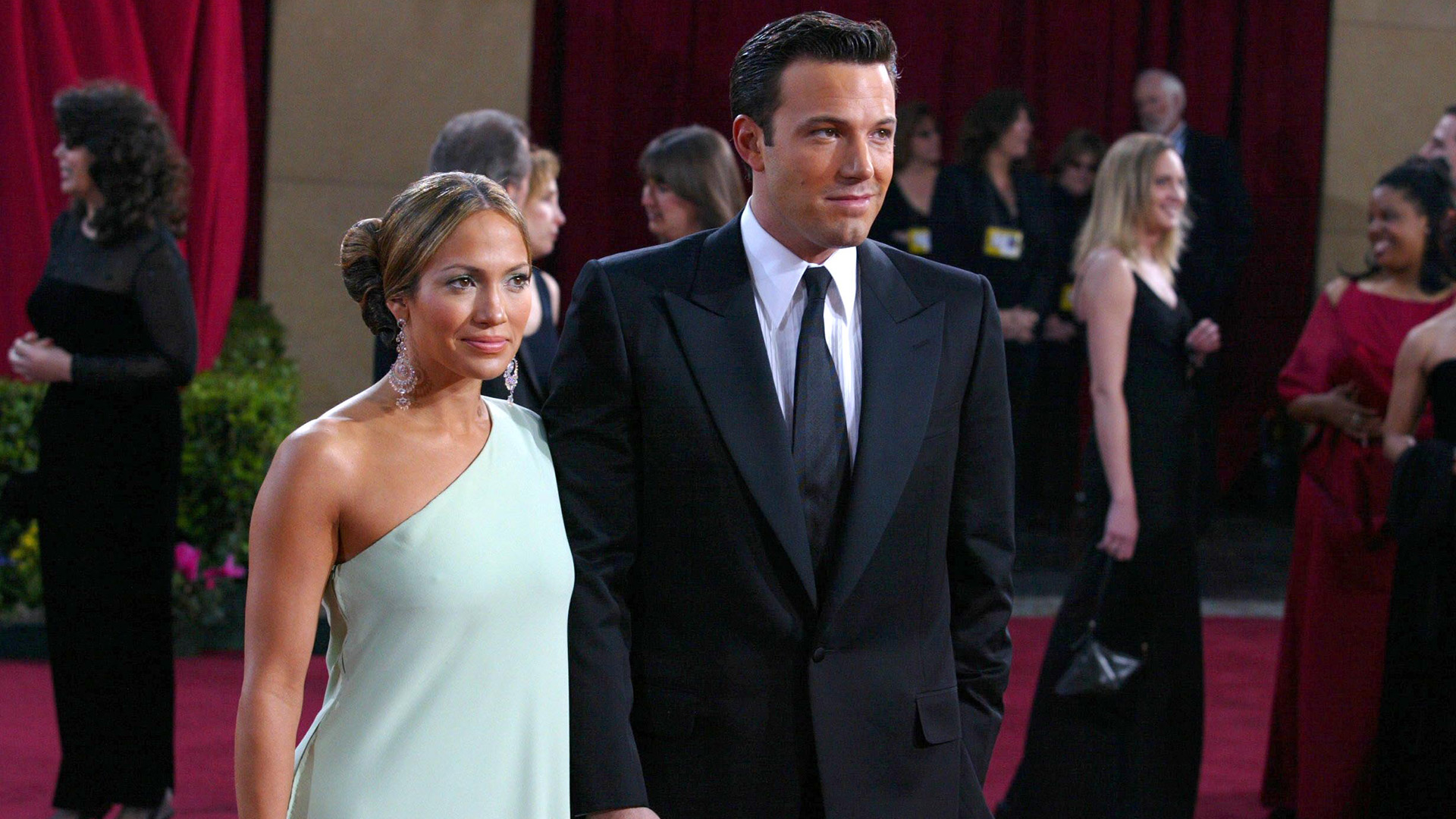 Jennifer Lopez y Ben Affleck en los premios Oscar de 2003 (Shutterstock)