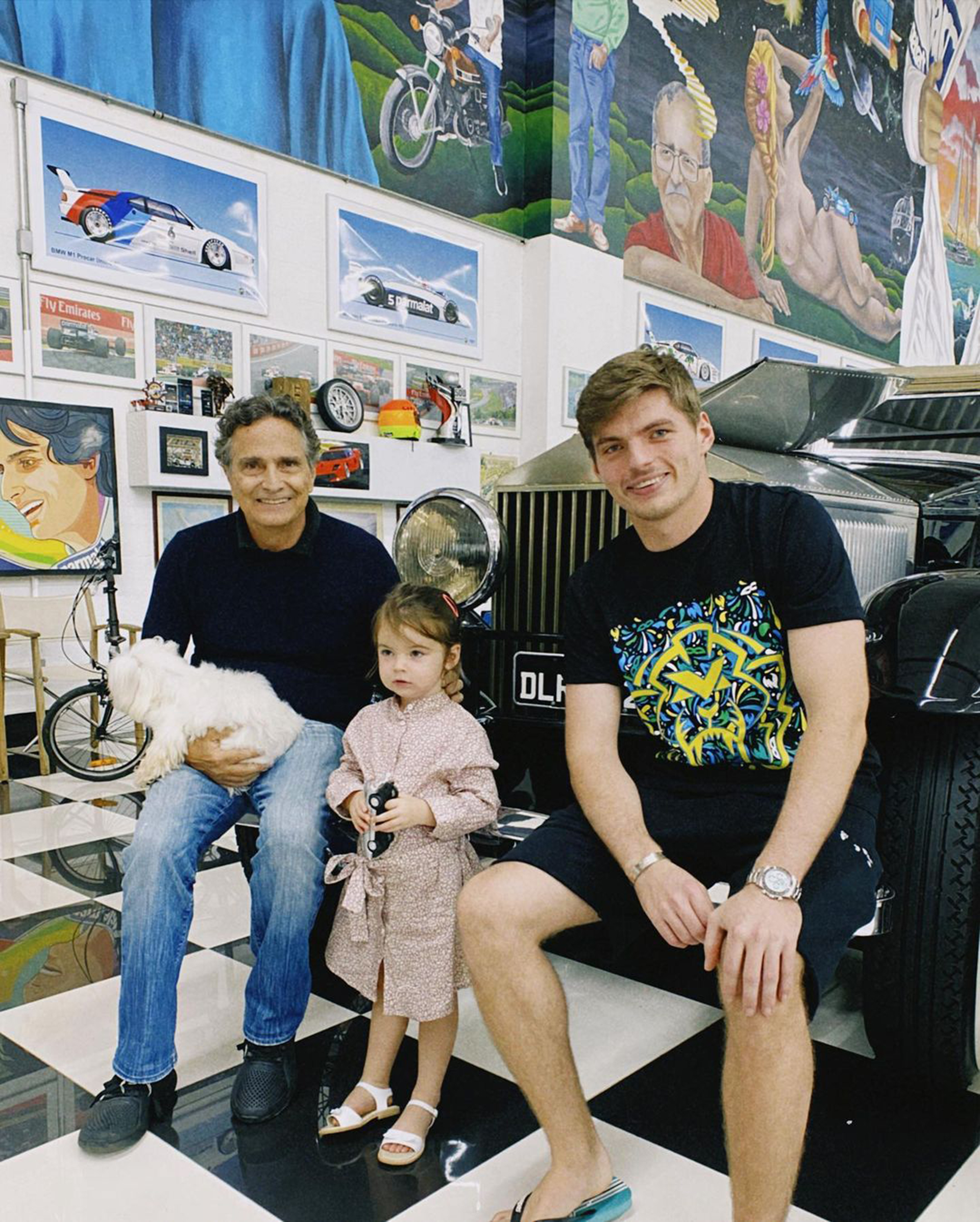 Nelson Piquet, su nieta Penélope (hija de Kelly) y Max Verstappen (@kellypiquet) 