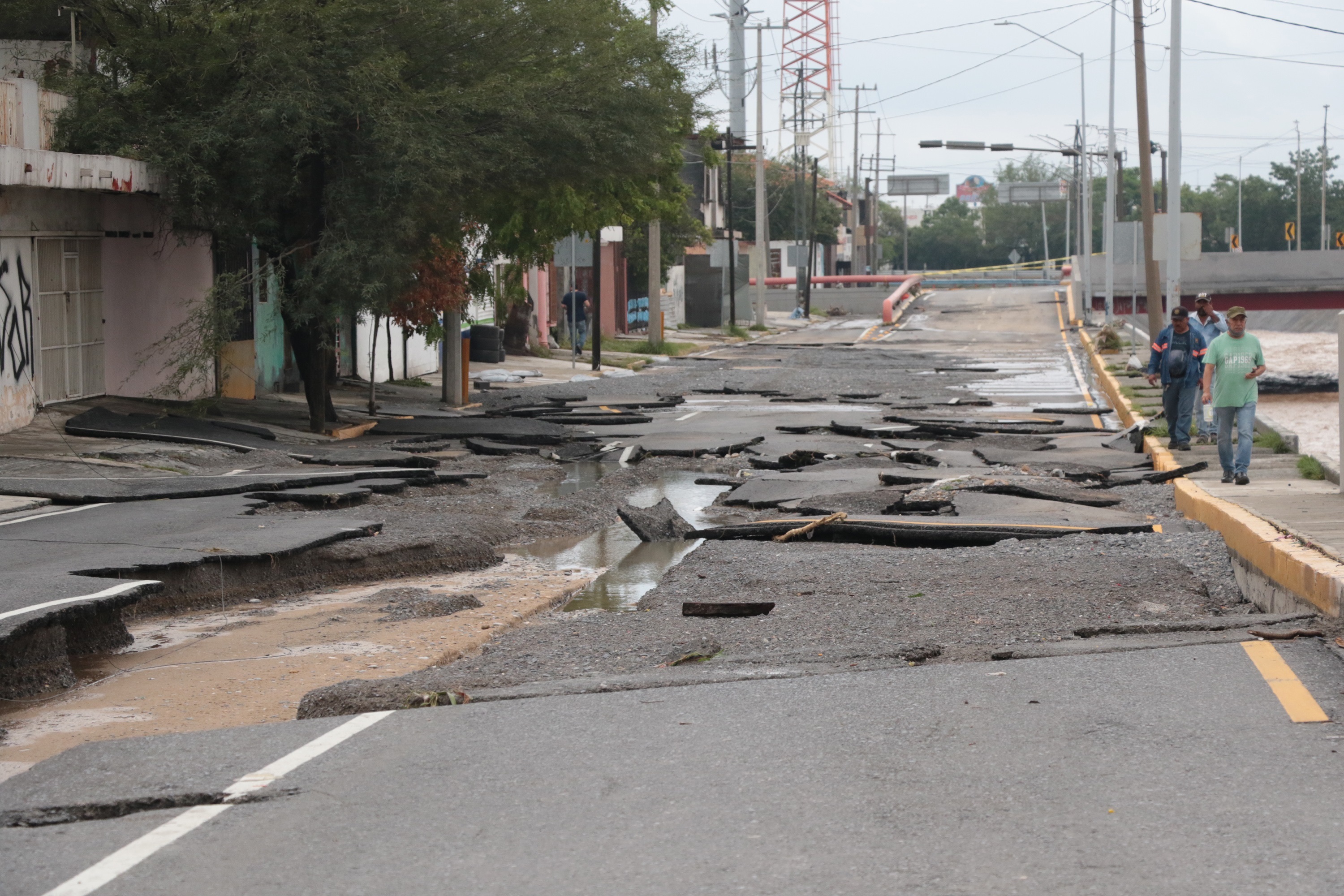 Vista este lunes del pavimento de una calle en Monterrey (México).