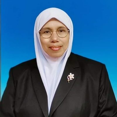 La viceministra pertenece al Partido Islámico Pan-Malasia, también ha despertado polémica por declaraciones previas en las que recomienda a las mujeres que solo hablen con sus maridos si tienen permiso para ganarse a sus parejas.