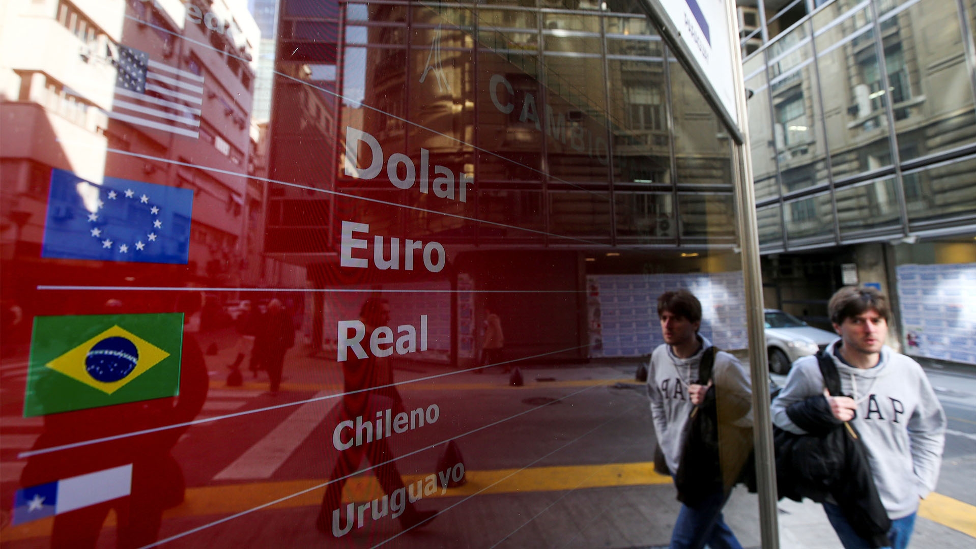 El dólar libre interrumpió más de una semana de estabilidad. (REUTERS/Agustín Marcarian/File Photo)