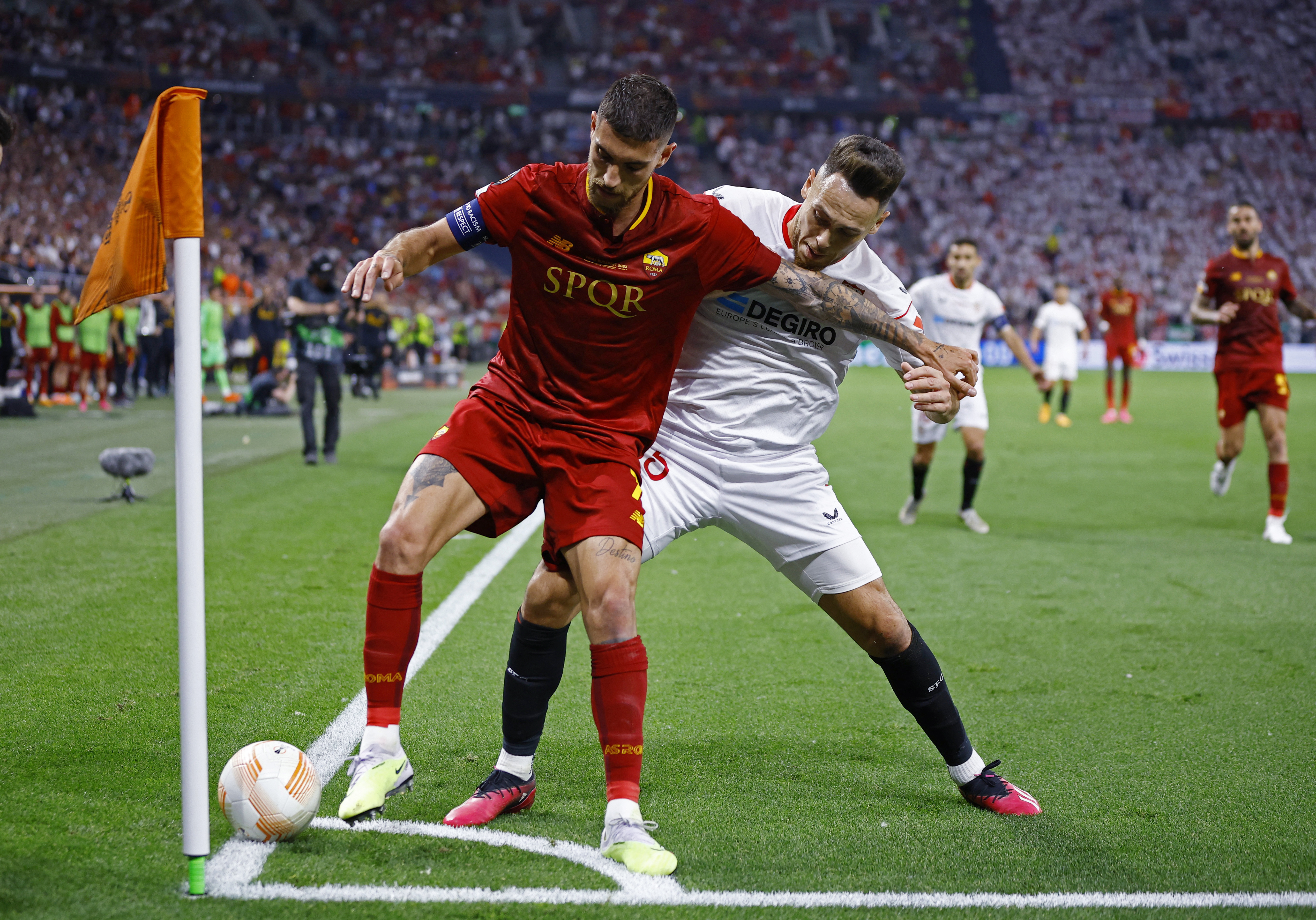 La Roma de Paulo Dybala y Mourinho iguala 1-1 con Sevilla en la final de la Europa League