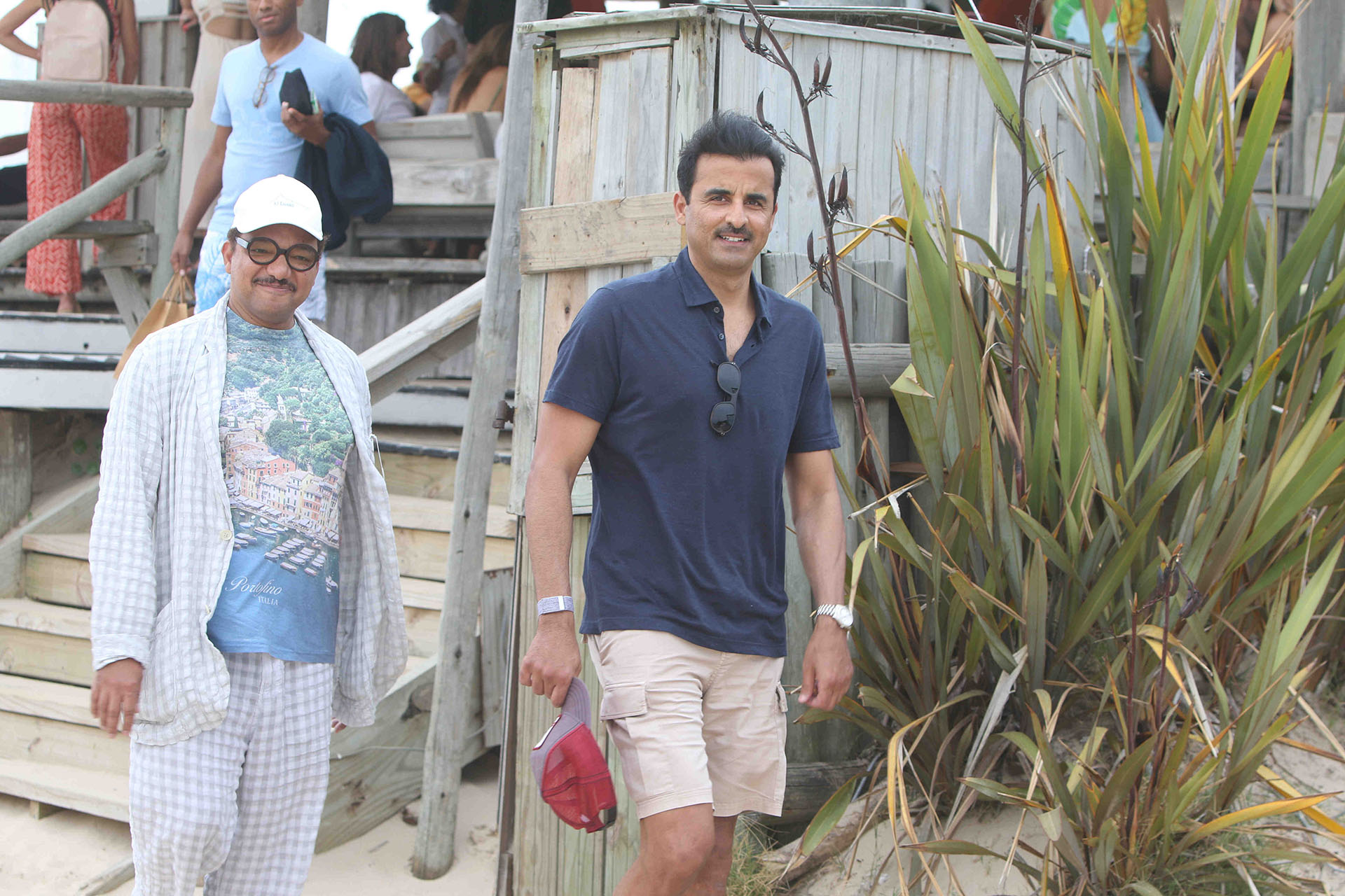 El emir Tamim bin Hamad al Thani almorzó en La Huella, en José Ignacio, junto a su amigo el ex tenista Gastón Gaudio (RS Fotos)