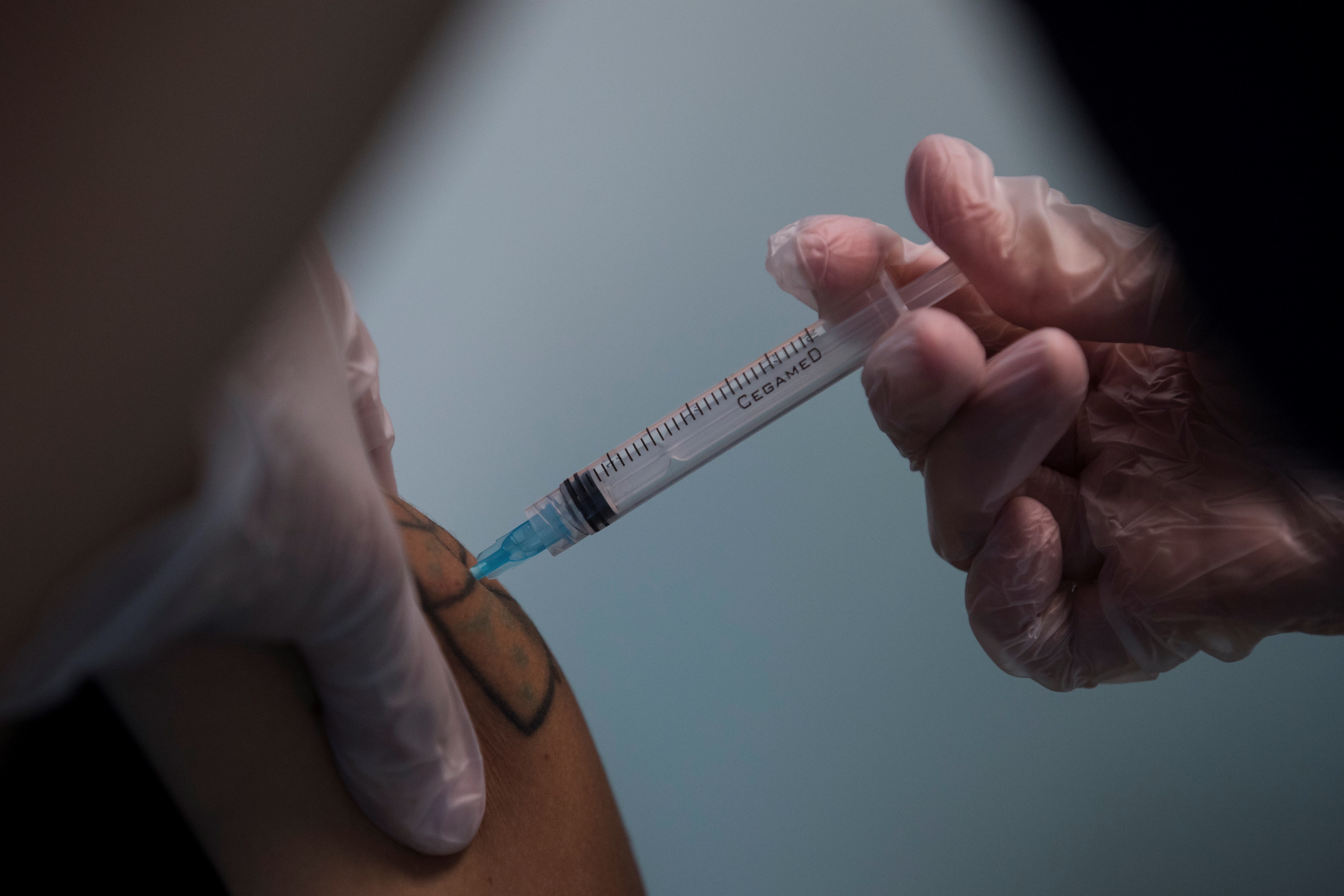 NL ve la posibilidad de adquirir vacunas por su cuenta (Foto: EFE/Alberto Valdés)