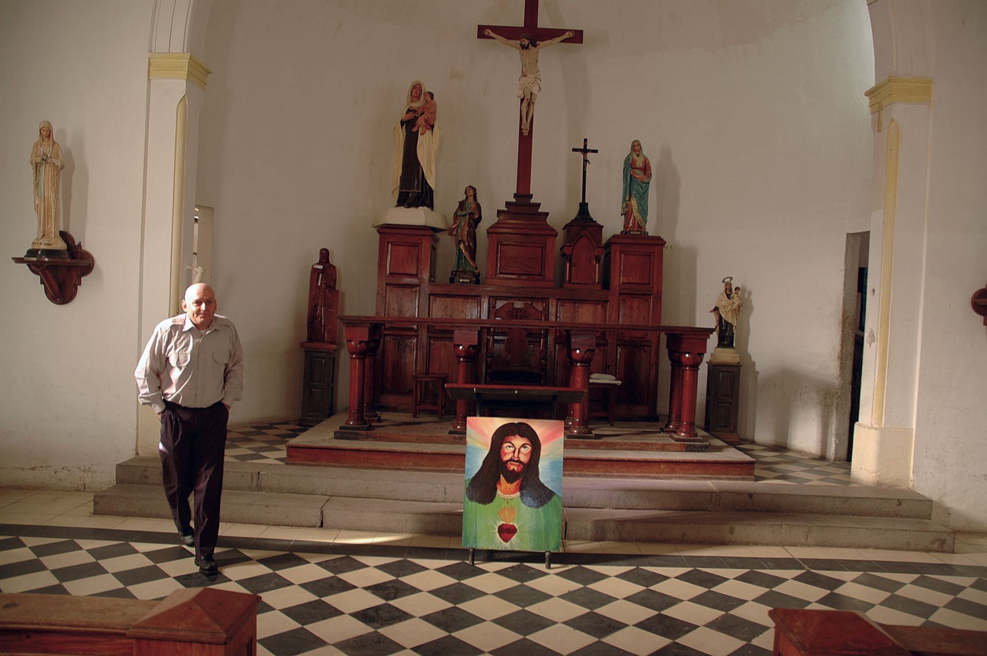Robledo Puch en la capilla de Sierra Chica (Diego Sandstede/Editorial Sudamericana)