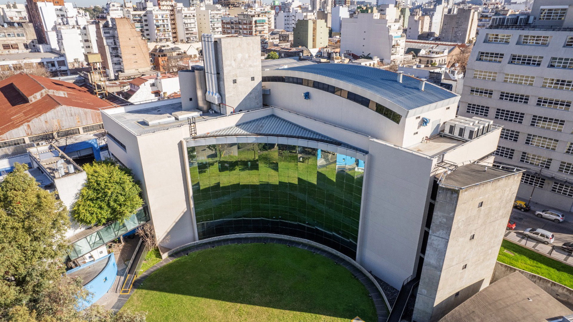 El día de furia de un conductor que quería gasolina gratis en Chile: roció con gas pimienta a otros clientes