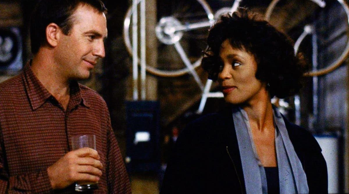 El Guardaespaldas se estrenó hace treinta años. Fue el debut en el cine de Whitney Houston. Kevin Costner no sólo protagonizó la película sino que fue su gran impulsor.
