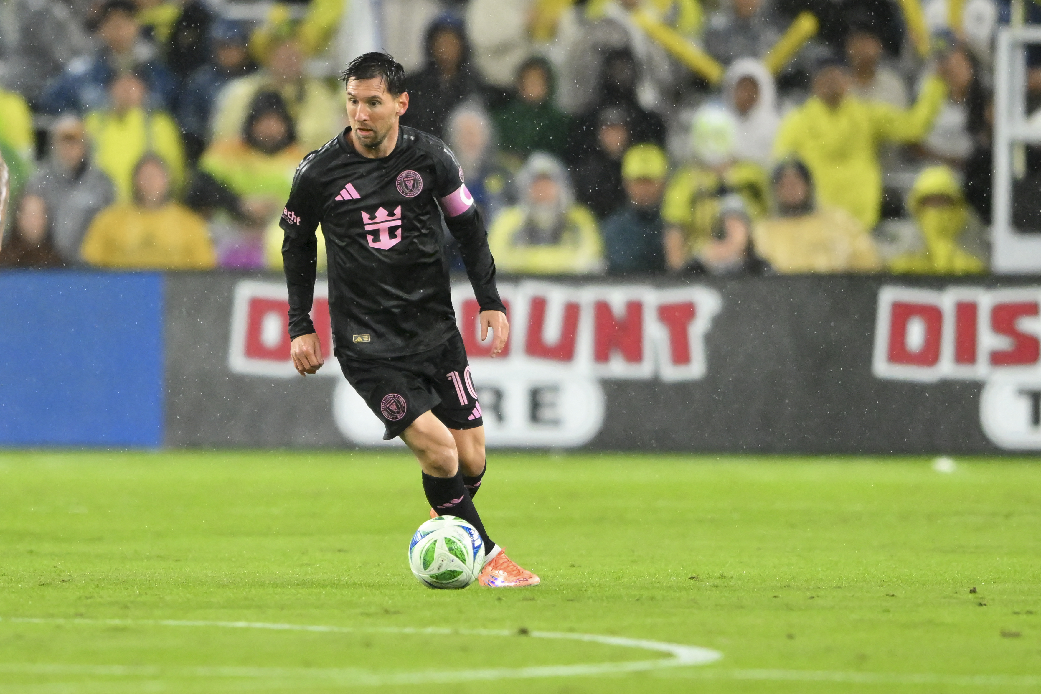Con un gol de Messi, Inter Miami achica diferencias contra Nashville y sueña con el pase a los cuartos de los Playoffs de la MLS