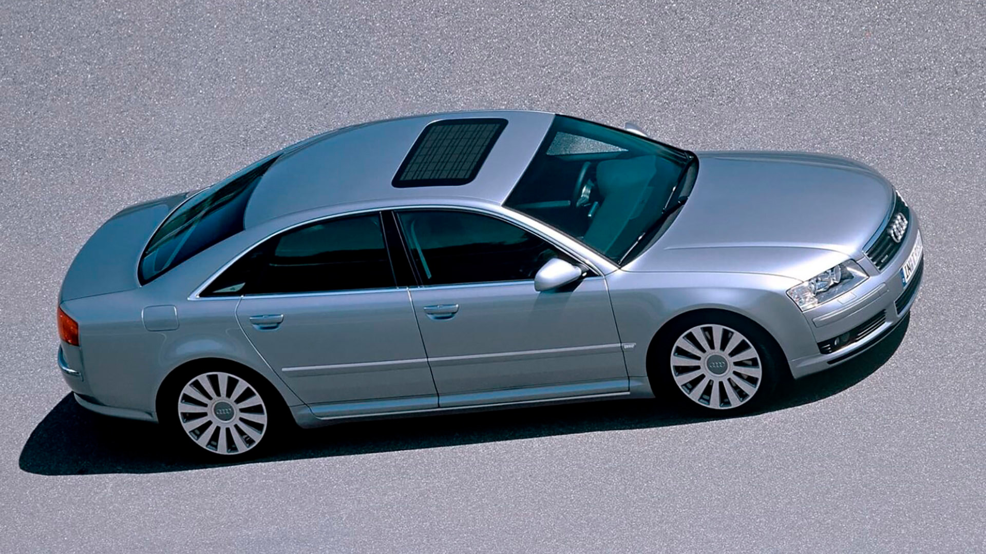 En un modelo de Audi del 2002, las células solares se usaban para refrigerar el habitáculo cuando quedaba parado al sol