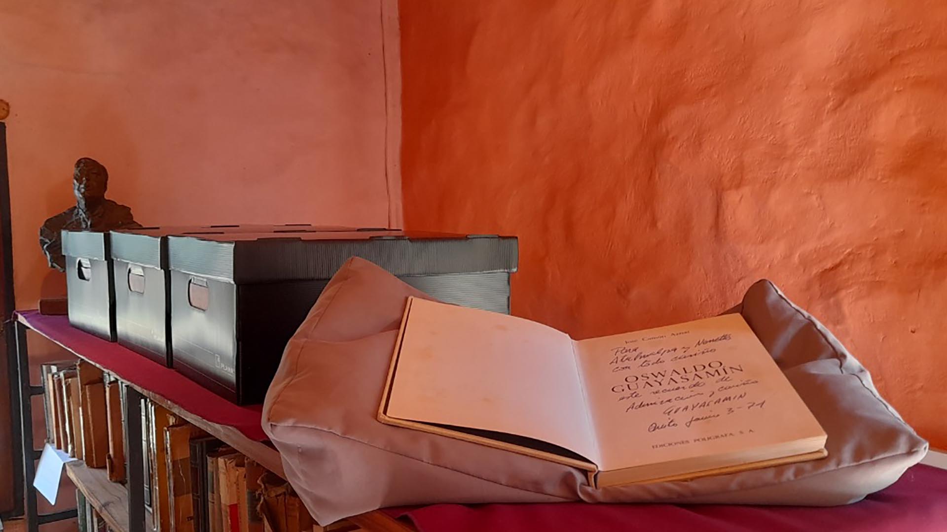 El catálogo online permite acceder a las imágenes y transcripciones de más de 300 dedicatorias cosechadas en los libros que acompañaron la vida de Atahualpa Yupanqui
