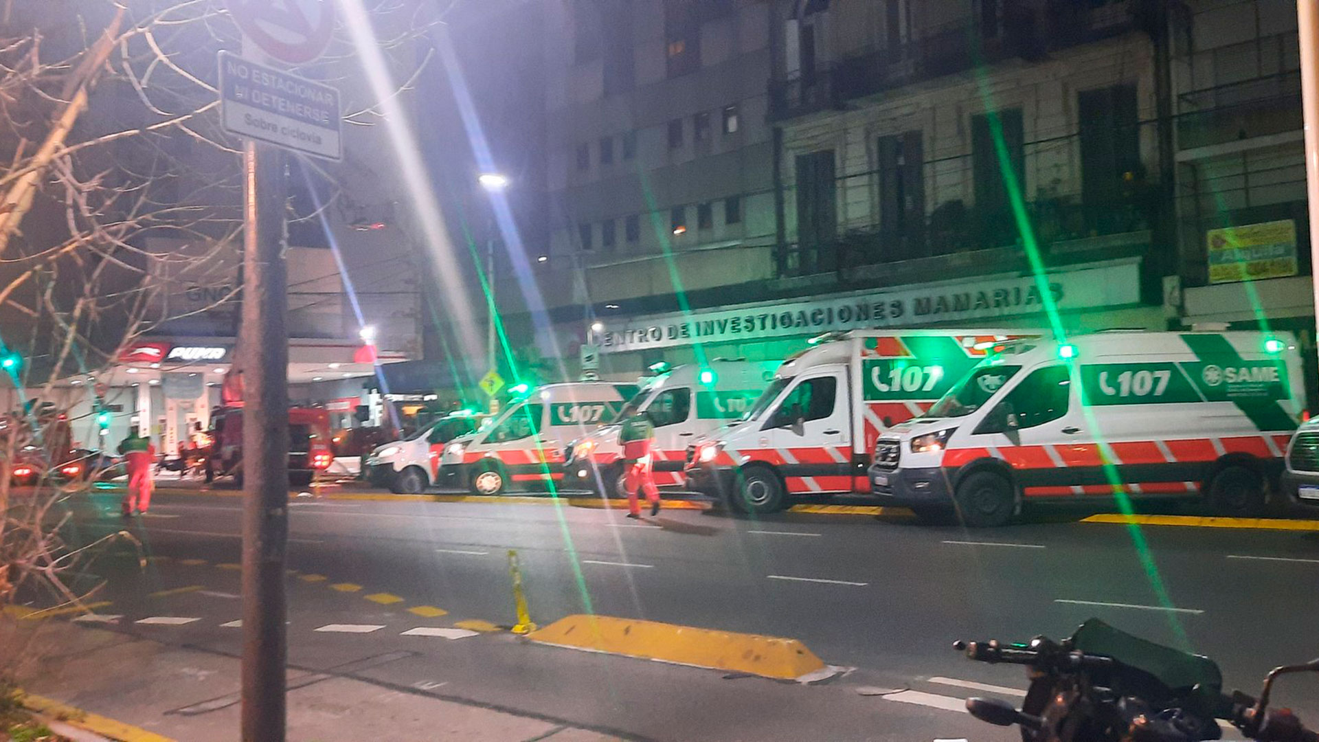 El SAME dispuso más de 20 ambulancias para atender a los heridos por el incendio ocurrido en un edificio de Barrio Norte.