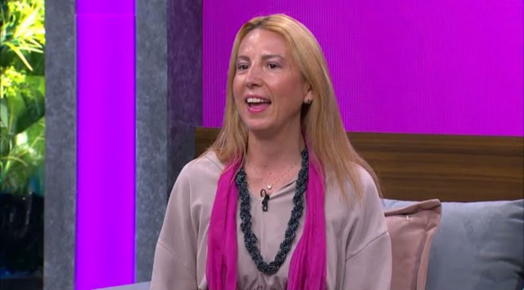 Mujer habla en idioma alienígena. (foto: Reporte índigo)