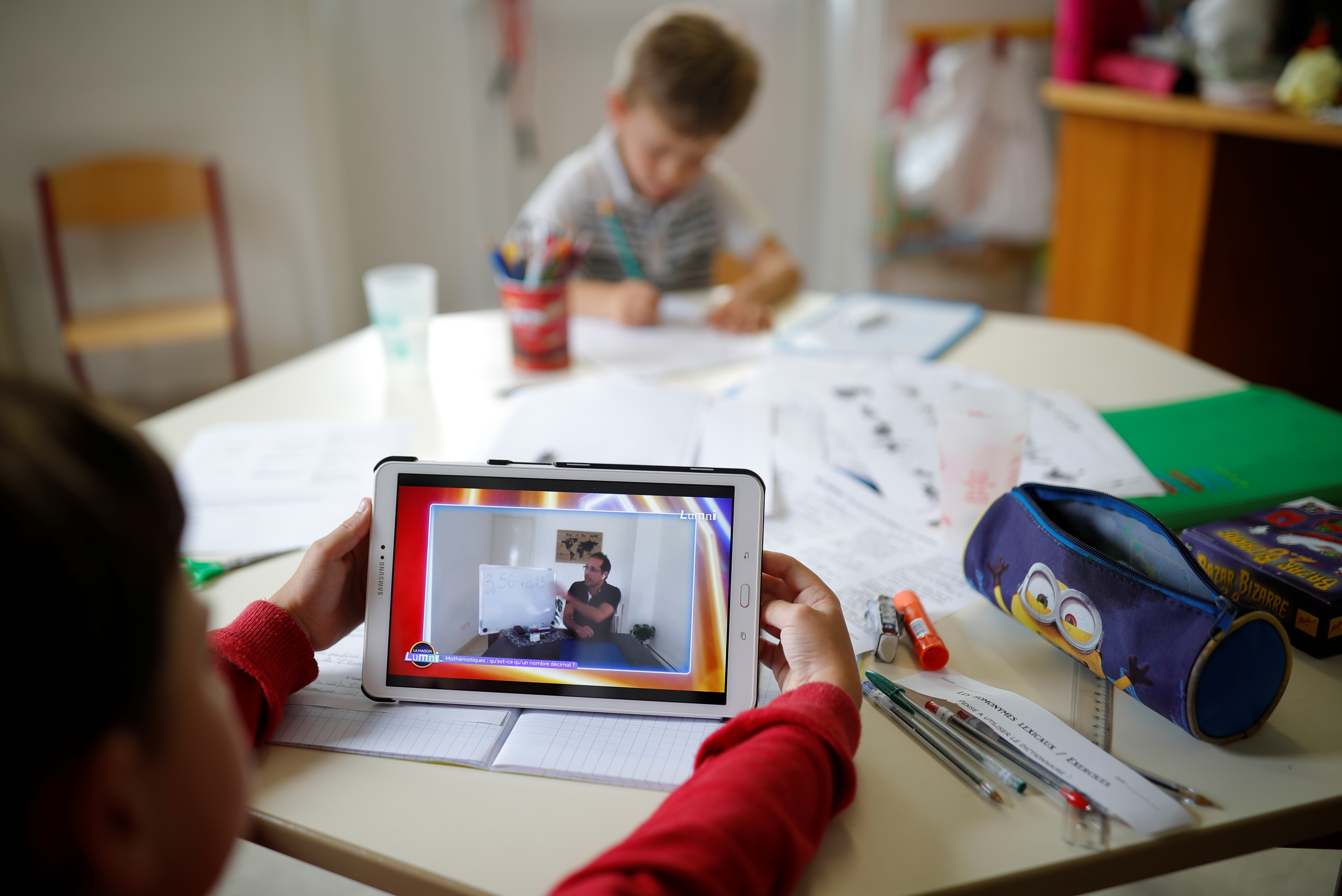 En relación al uso de celulares, tabletas y computadoras, el 48,2% manifestó que los niños los usan más de 4 horas por día (Reuters)