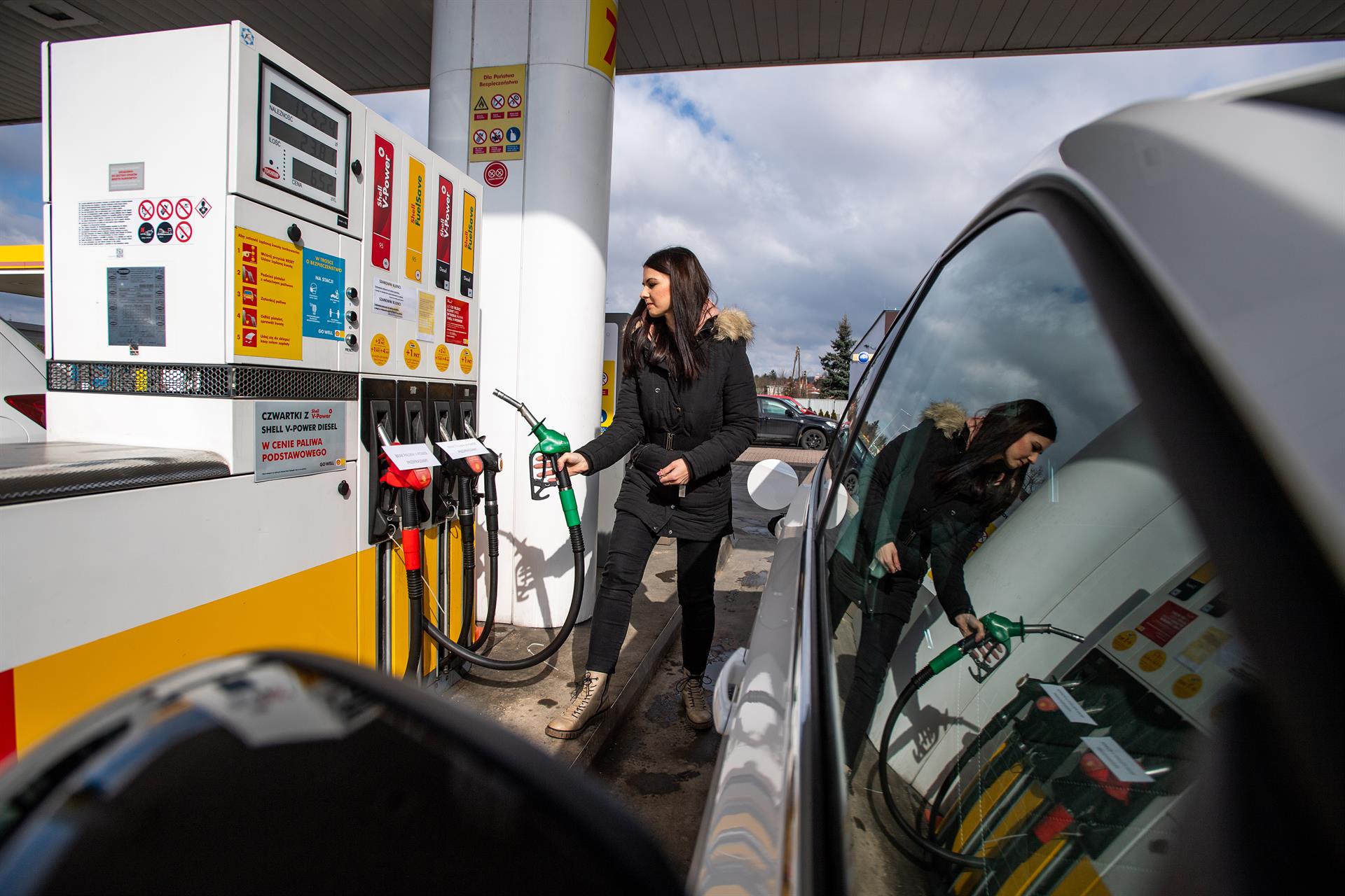 La venta de combustibles subi&oacute; tras siete meses en rojo, pero la nafta todav&iacute;a no da se&ntilde;ales de recuperaci&oacute;n