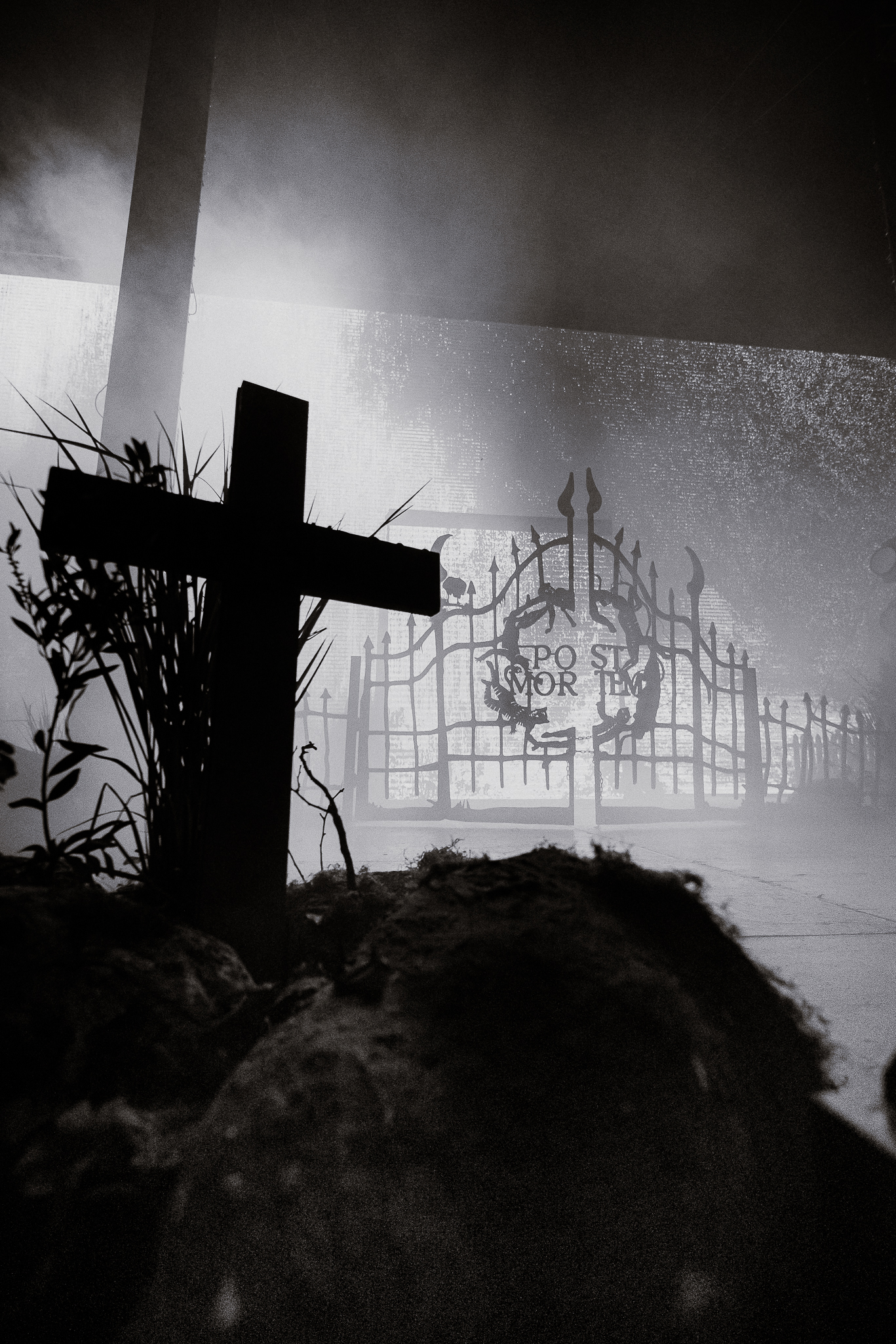 Las puertas del cementerio en el que Dillom convirtió al Luna Park