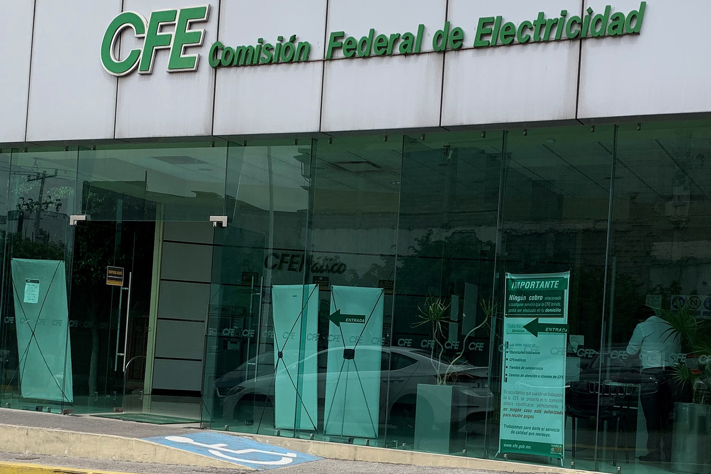 A branch of the Federal Electricity Commission (CFE), in Mexico City. EFE/Jose Pazos