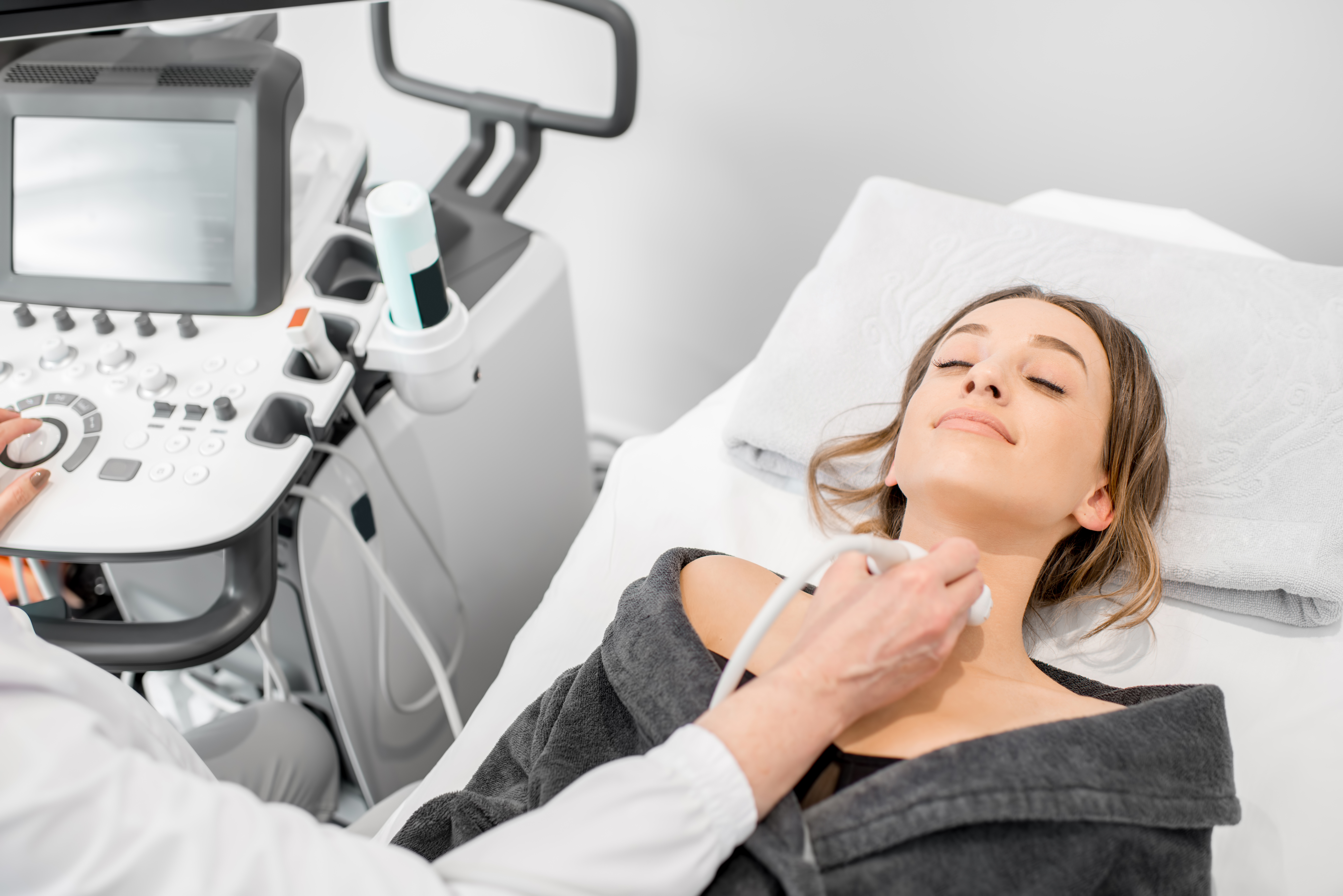 El tratamiento del cáncer de tiroides, al igual que todos los cánceres, necesita de un abordaje multidisciplinario (Shutterstock)