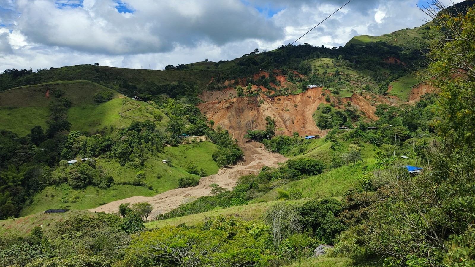 File image of the landslide that occurred on January 9 on the Pan-American highway, over the municipality of Rosas, in Cauca.  Photo: CRIC